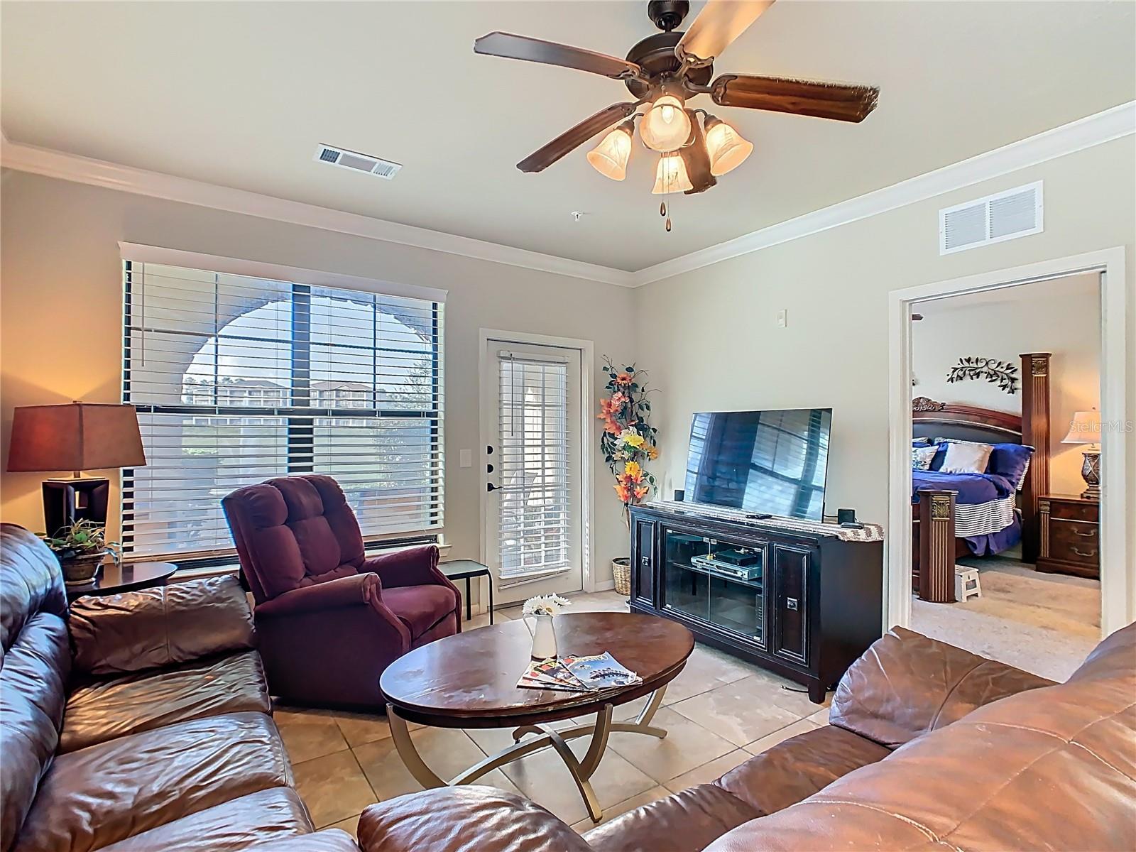 Image 7 of 23 For 907 Charo Parkway 911