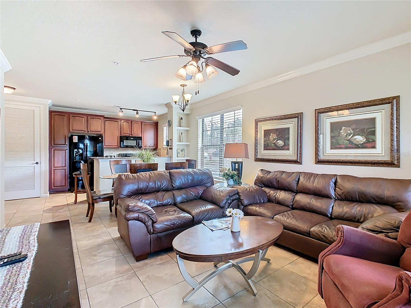 Image 8 of 23 For 907 Charo Parkway 911