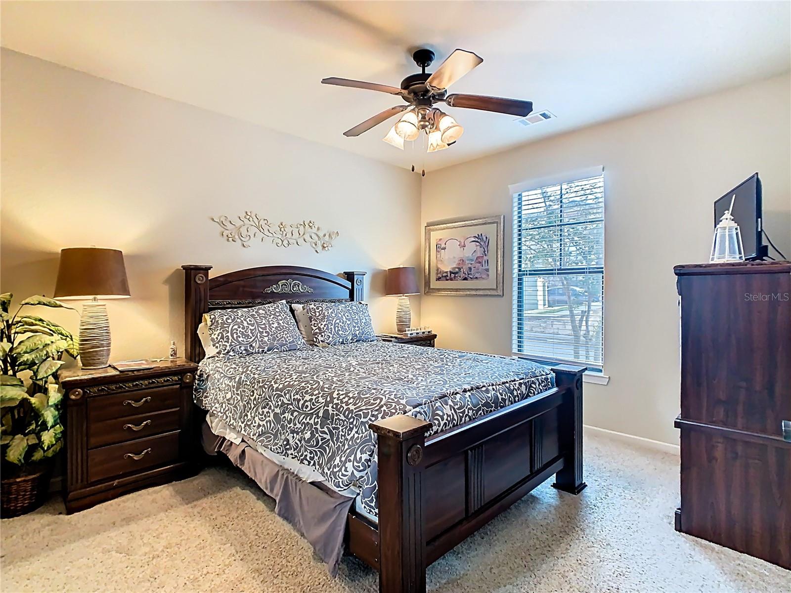 Image 9 of 23 For 907 Charo Parkway 911