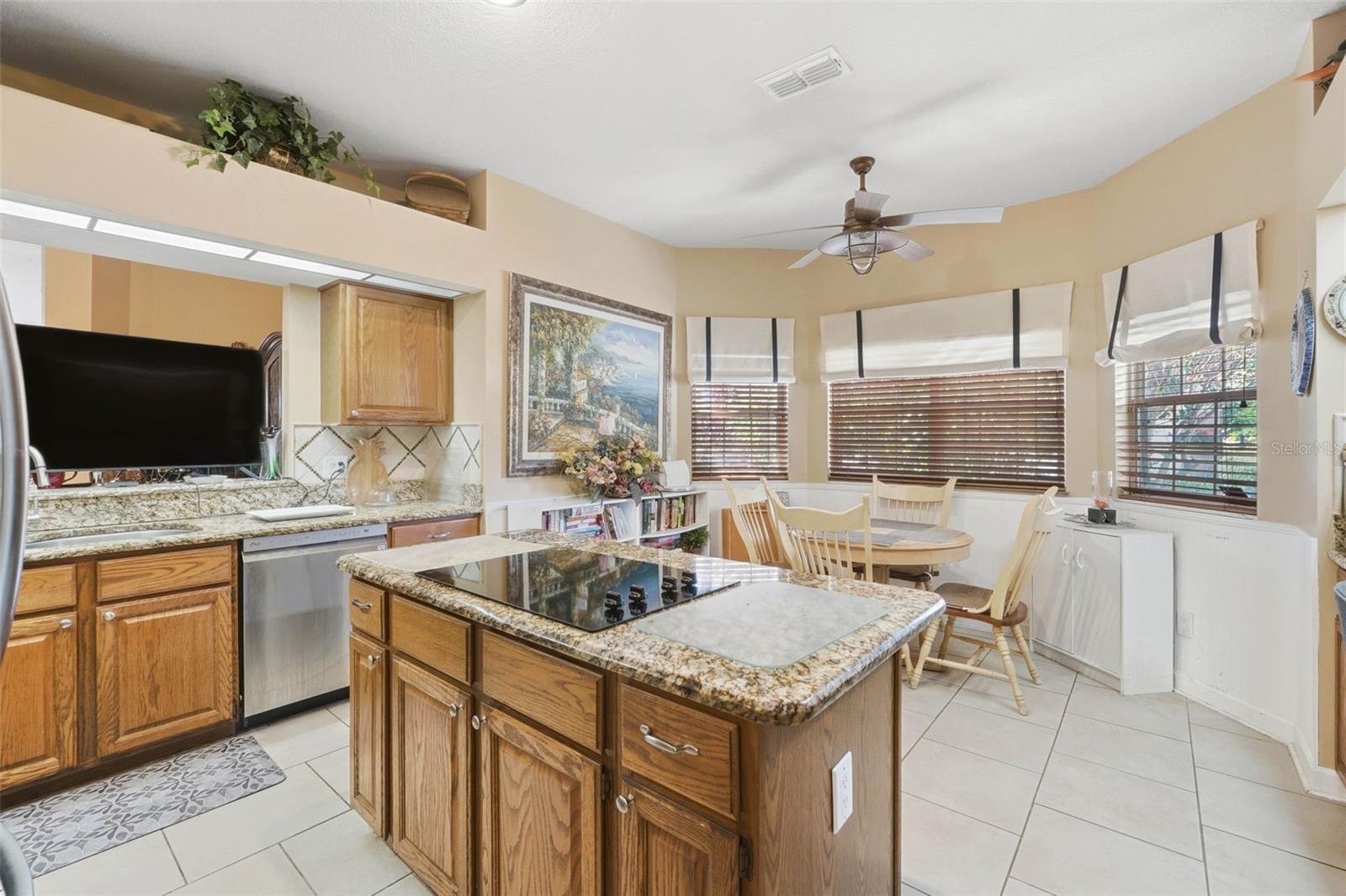Image 12 of 36 For 4870 Watervista Drive