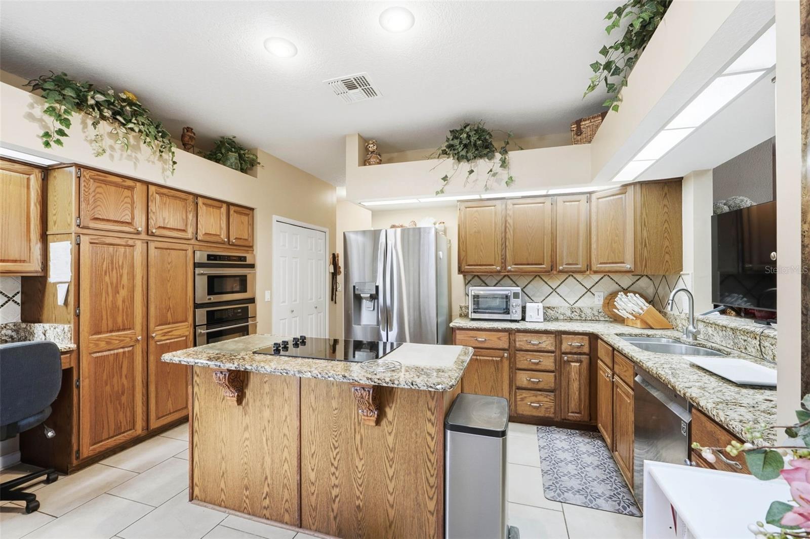 Image 14 of 36 For 4870 Watervista Drive