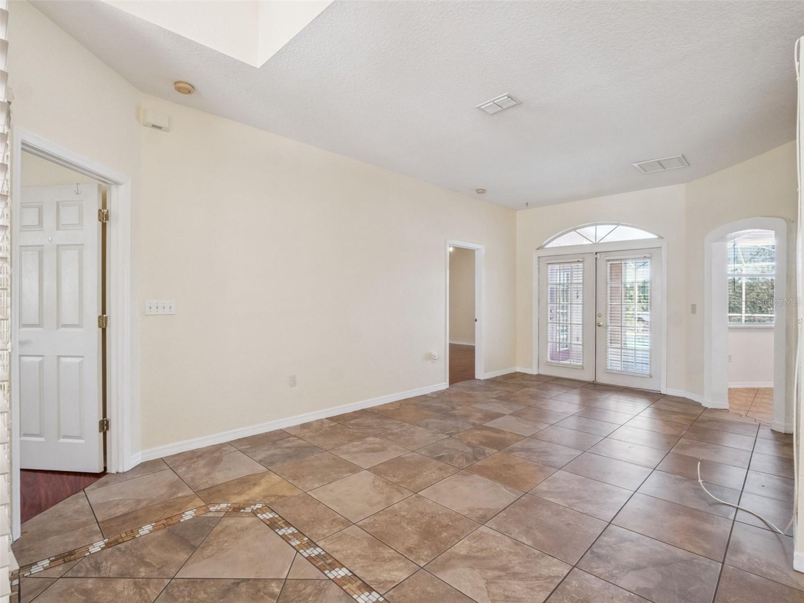 Image 16 of 45 For 808 High Pointe Circle
