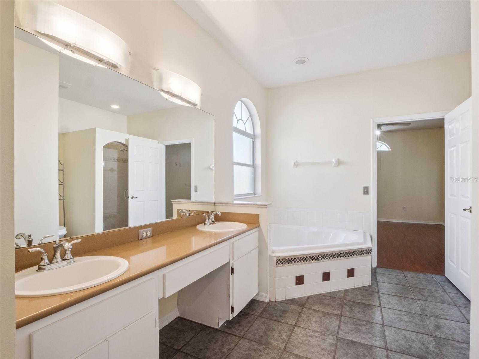 Image 30 of 45 For 808 High Pointe Circle