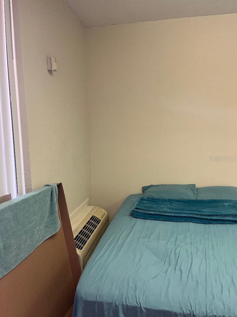 Image 4 of 13 For 8421 Orange Blossom Trail  258