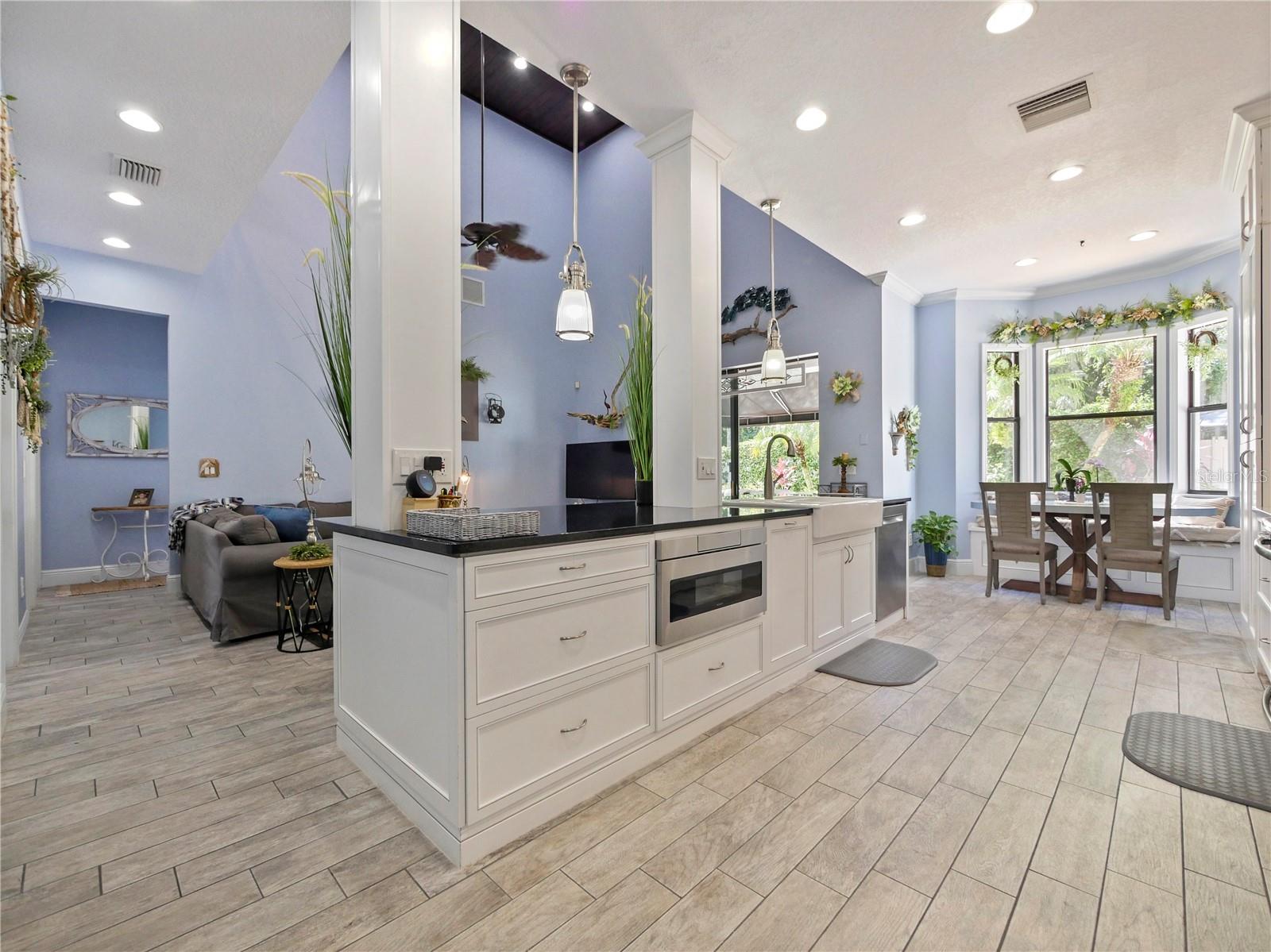 Image 10 of 47 For 200 Vine Street