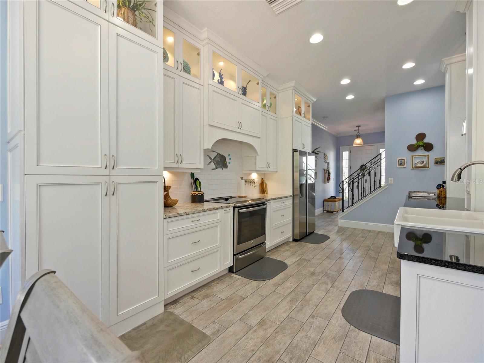 Image 16 of 47 For 200 Vine Street