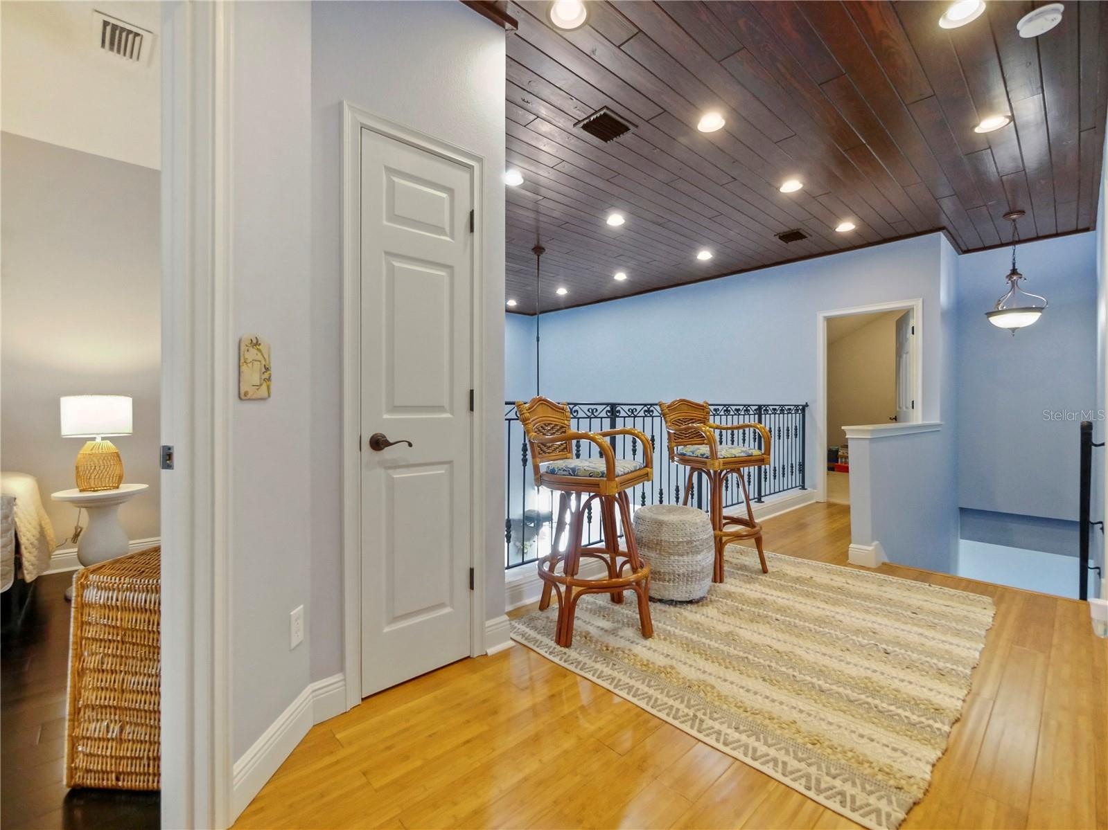 Image 31 of 47 For 200 Vine Street