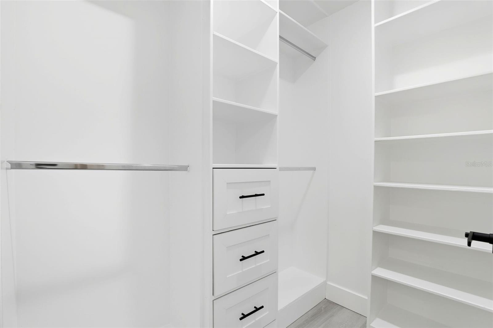 Image 17 of 24 For 2592 Grassy Point Drive 106