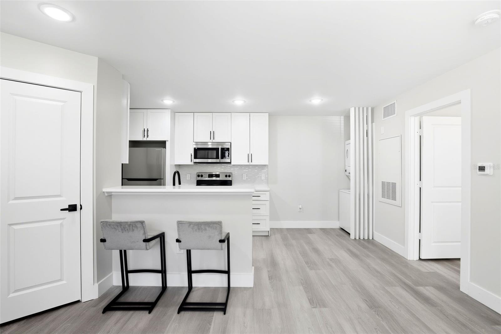 Image 8 of 24 For 2592 Grassy Point Drive 106