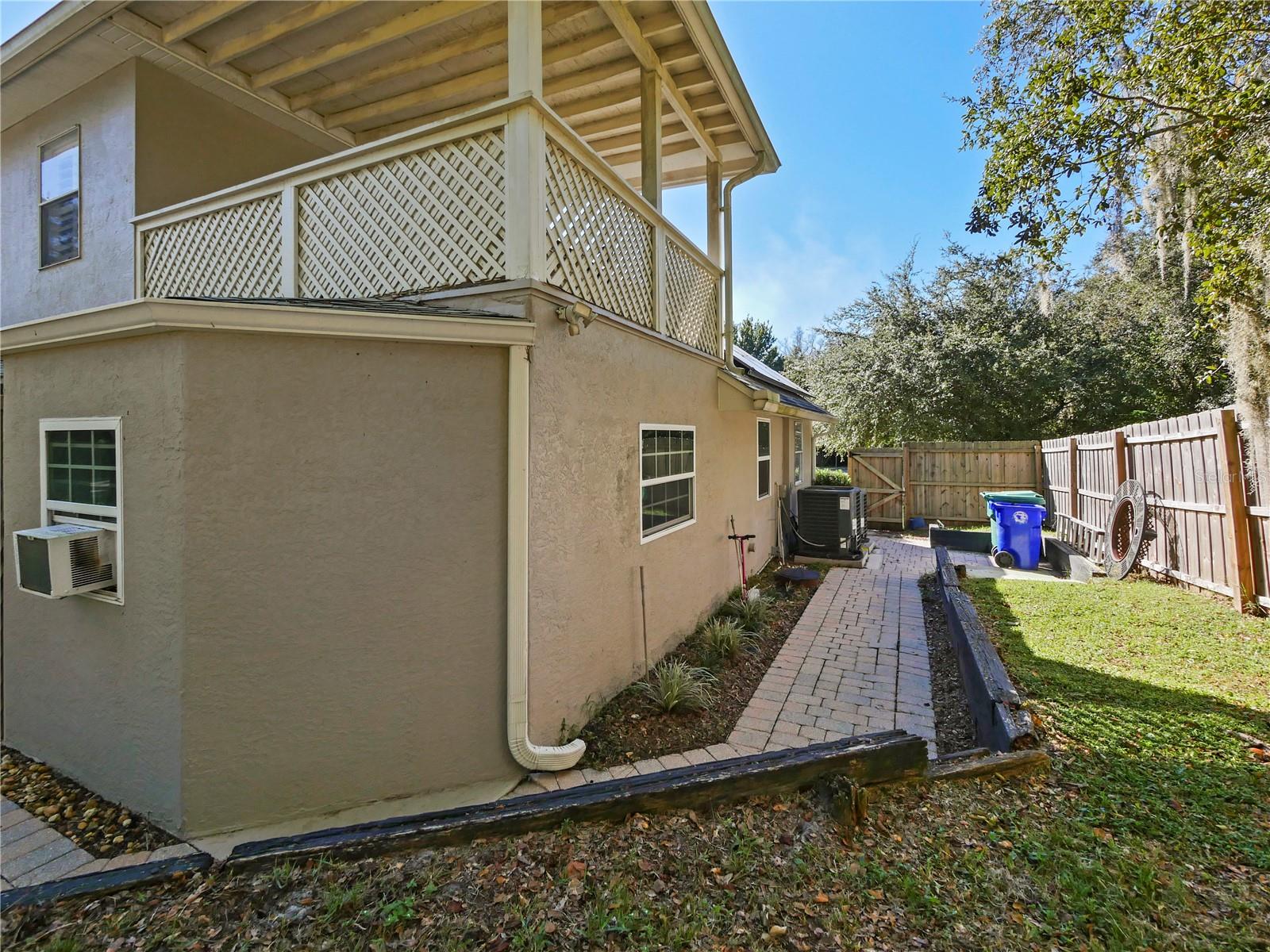 Image 26 of 40 For 300 Sprucewood Road