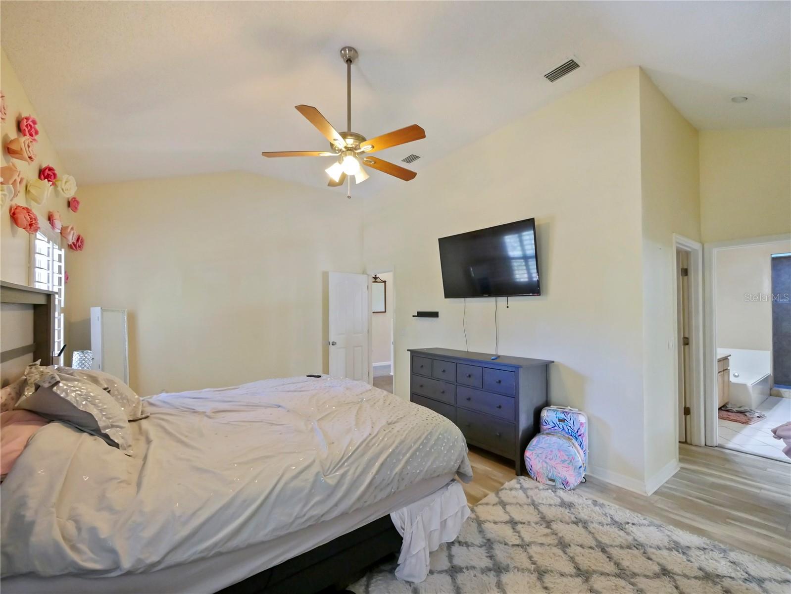 Image 34 of 40 For 300 Sprucewood Road