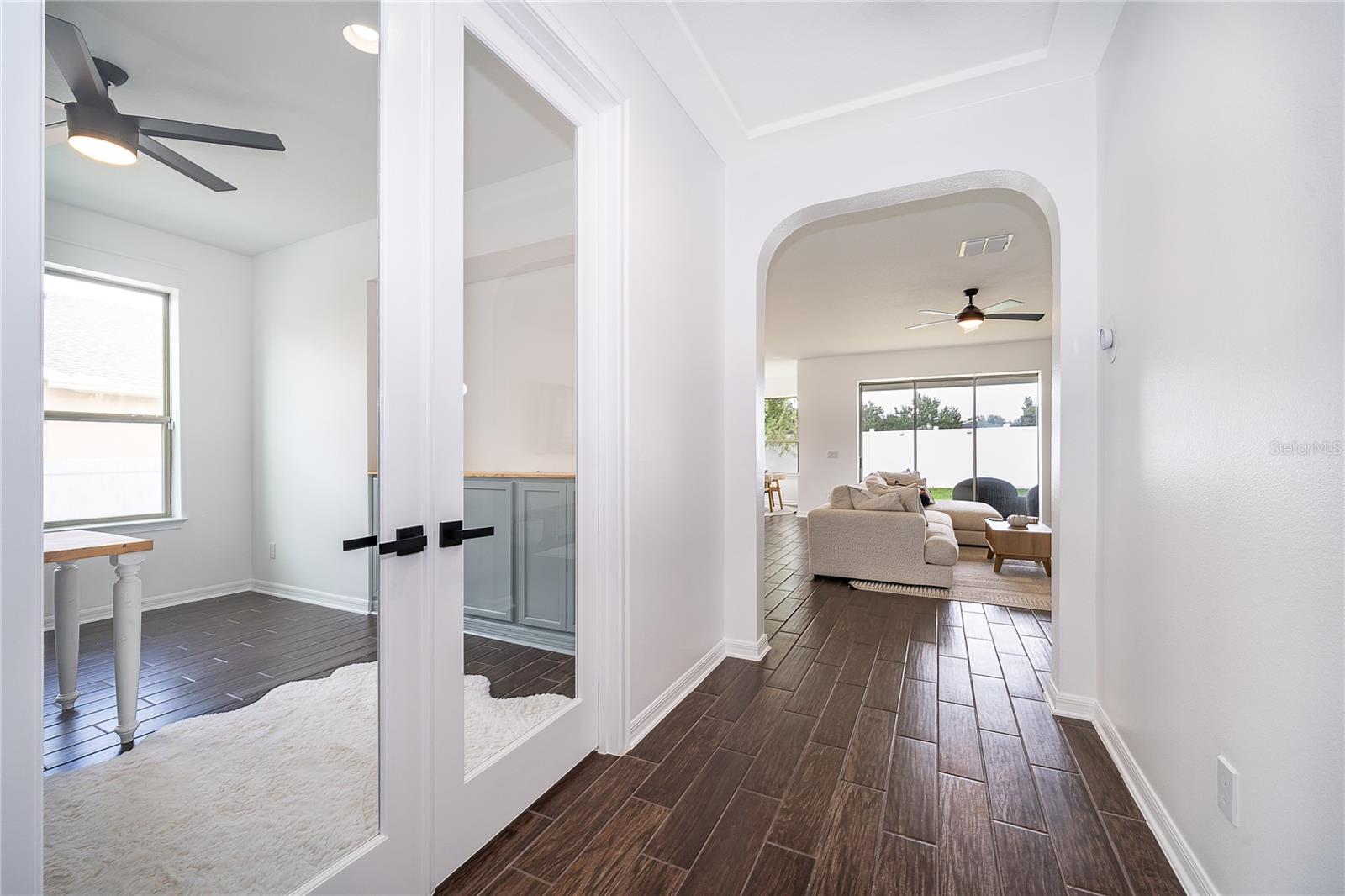 Image 10 of 29 For 2022 Redbay Avenue