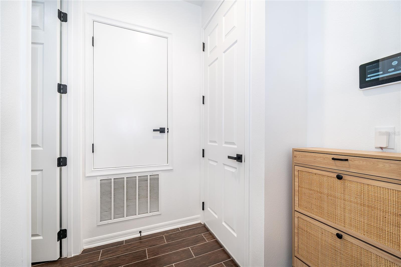 Image 12 of 29 For 2022 Redbay Avenue