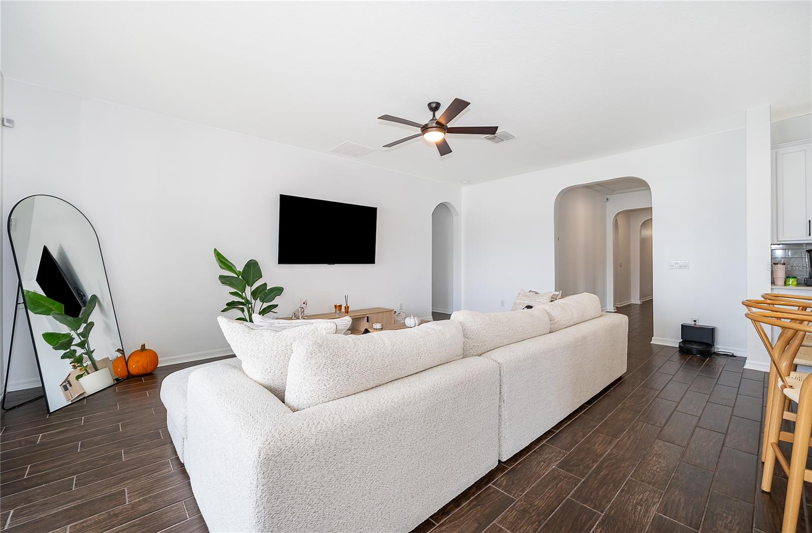 Image 14 of 29 For 2022 Redbay Avenue