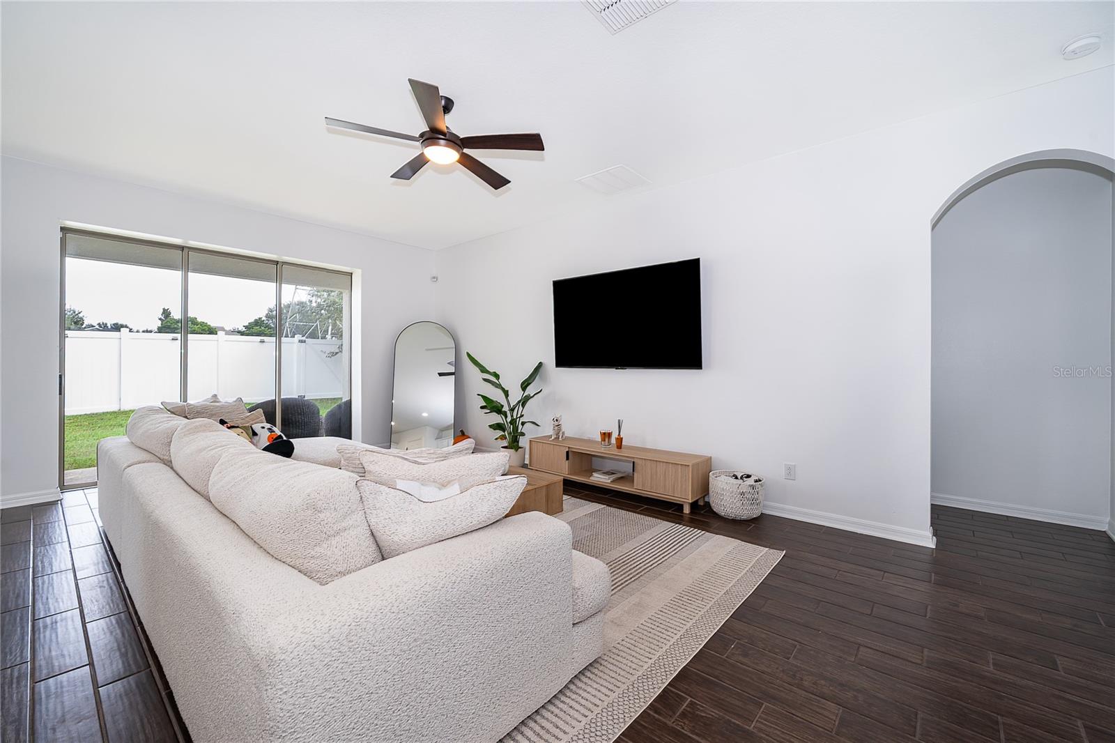 Image 15 of 29 For 2022 Redbay Avenue