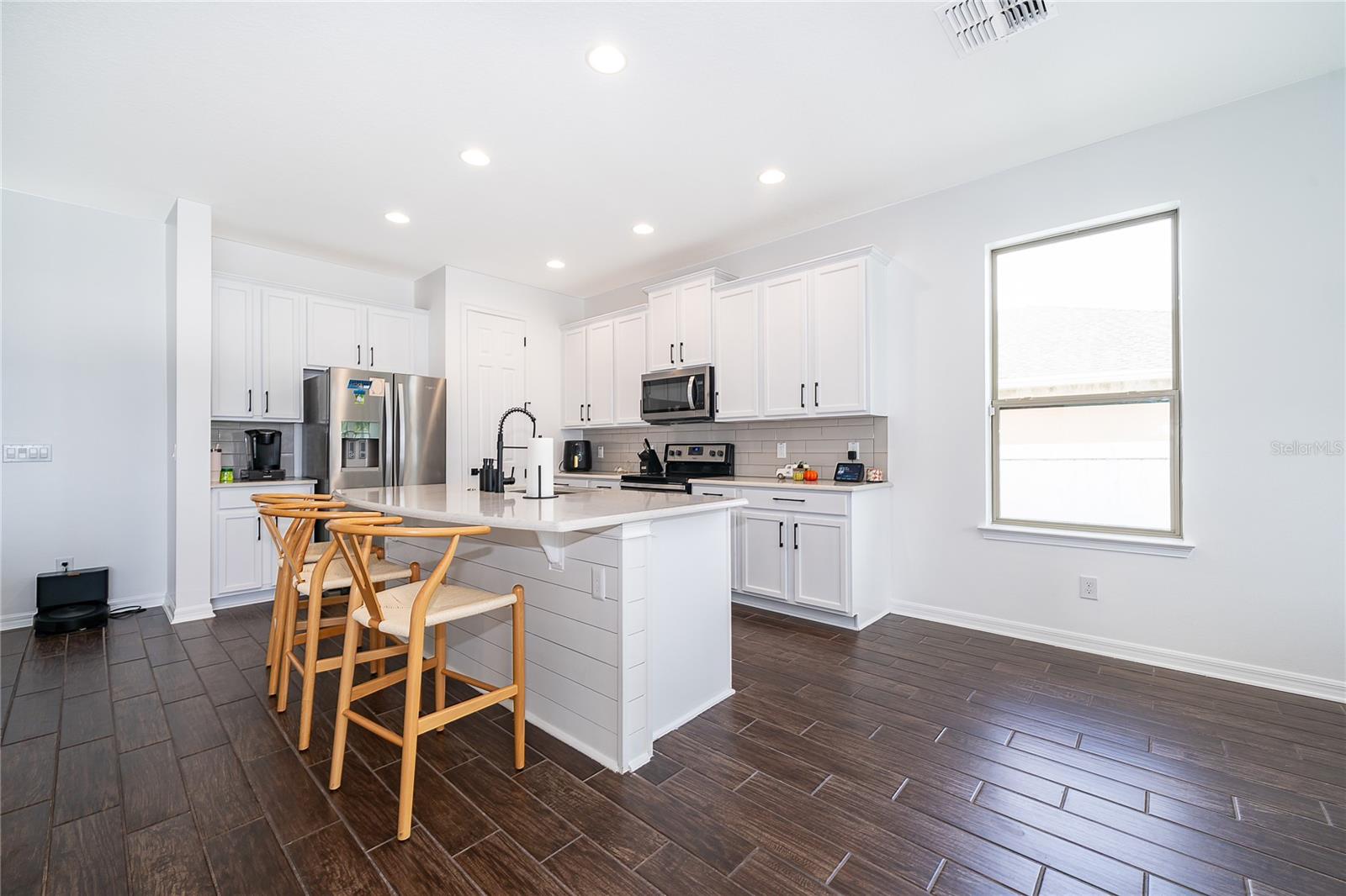 Image 18 of 29 For 2022 Redbay Avenue