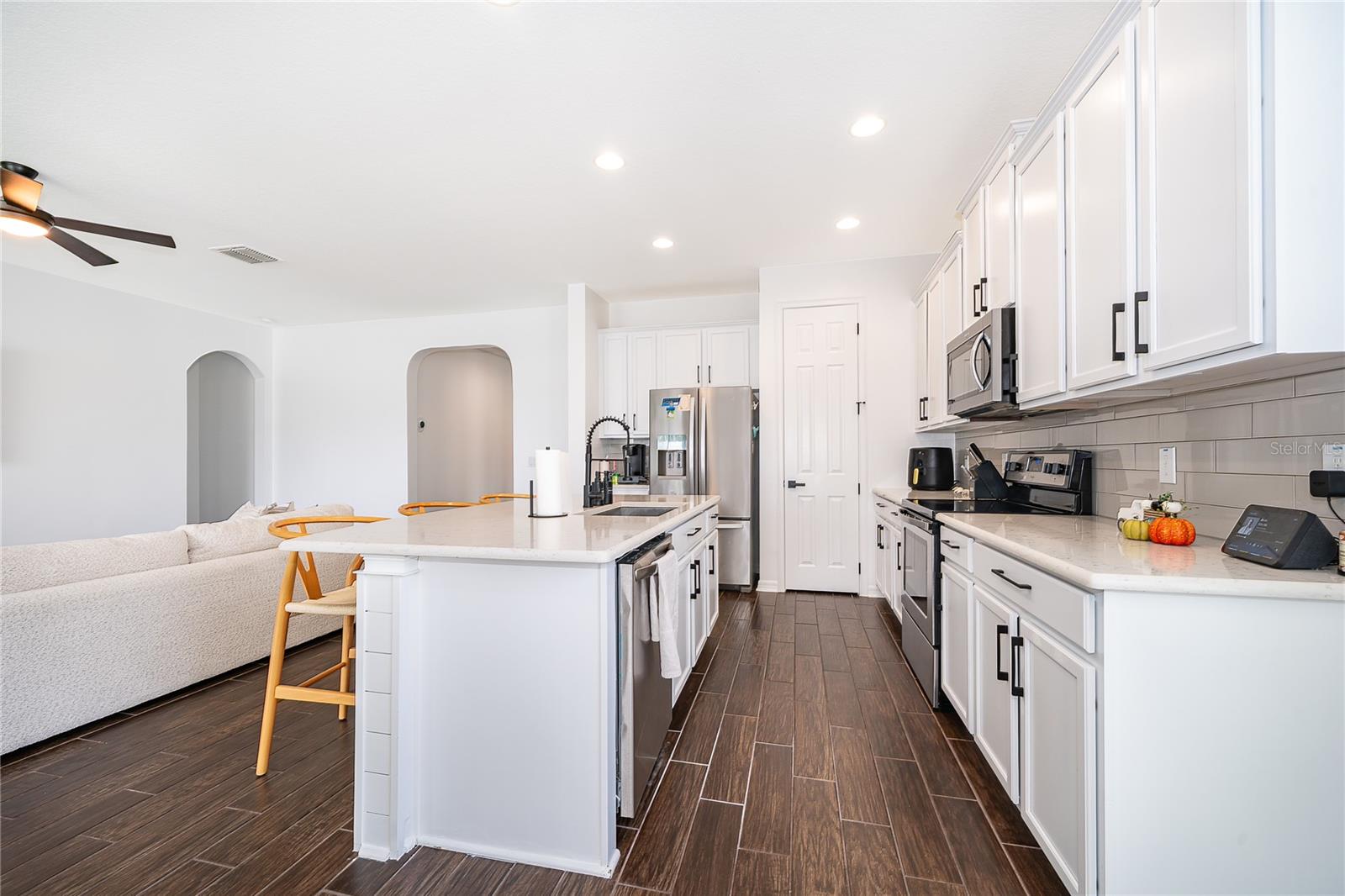 Image 19 of 29 For 2022 Redbay Avenue