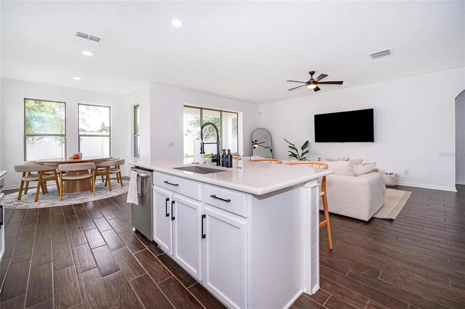 Image 20 of 29 For 2022 Redbay Avenue