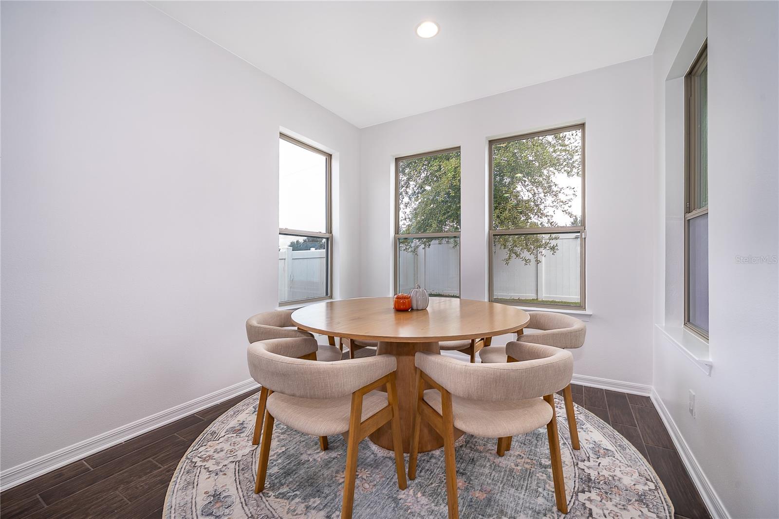 Image 21 of 29 For 2022 Redbay Avenue