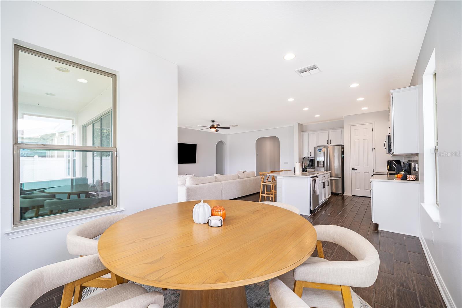 Image 22 of 29 For 2022 Redbay Avenue