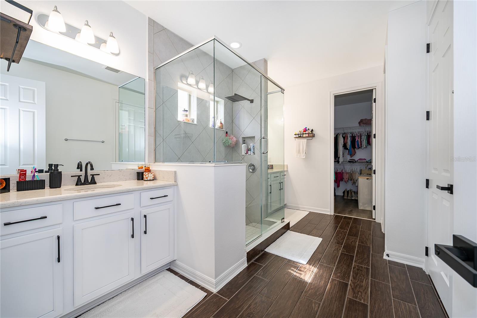 Image 23 of 29 For 2022 Redbay Avenue