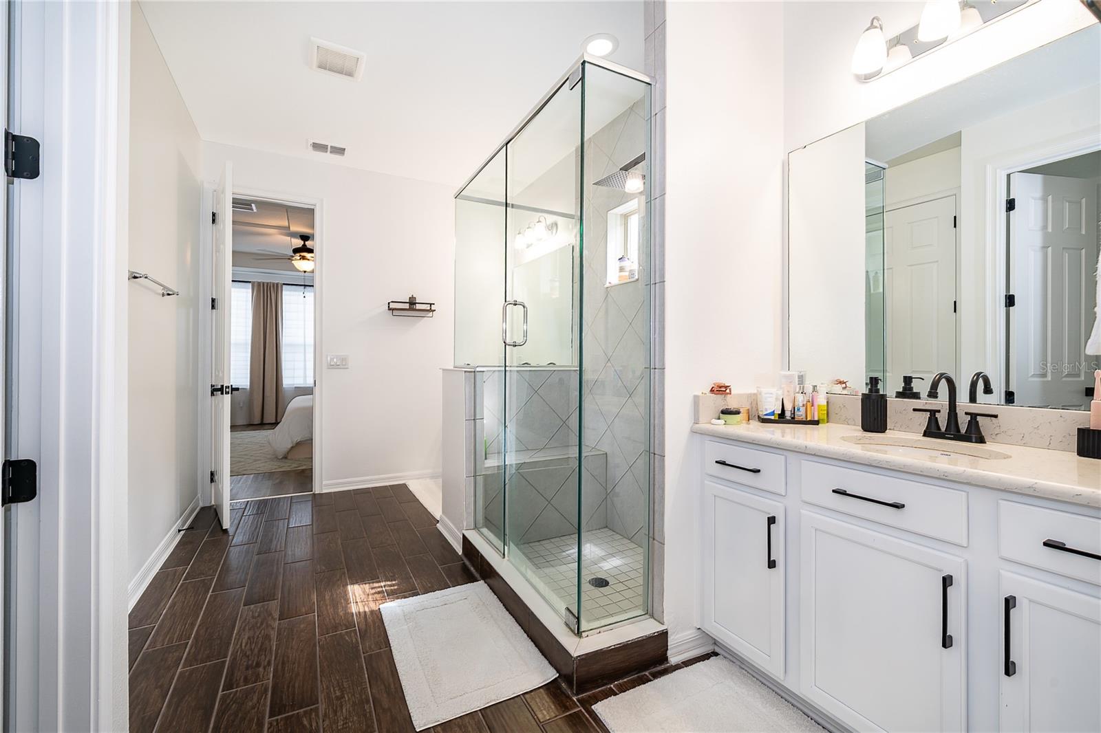 Image 24 of 29 For 2022 Redbay Avenue