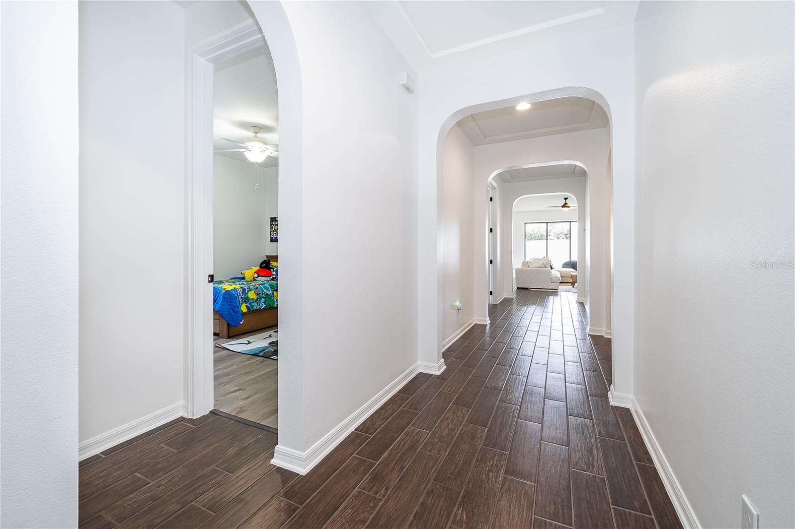 Image 6 of 29 For 2022 Redbay Avenue