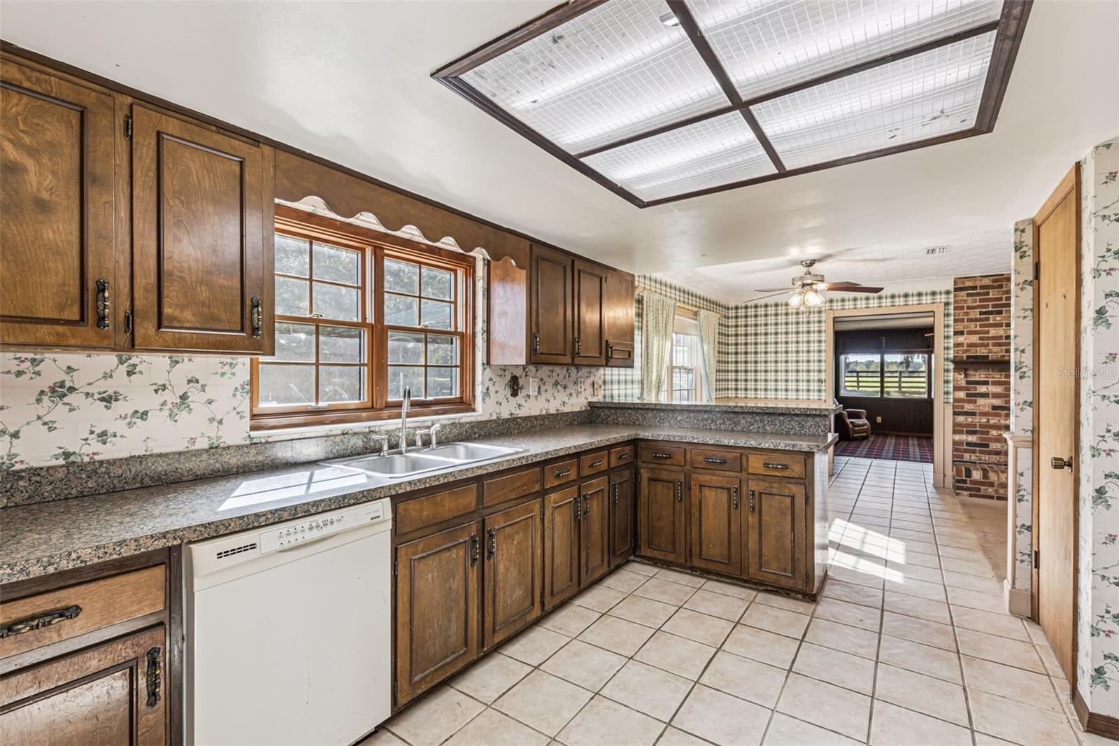 Image 11 of 47 For 551 200 Avenue