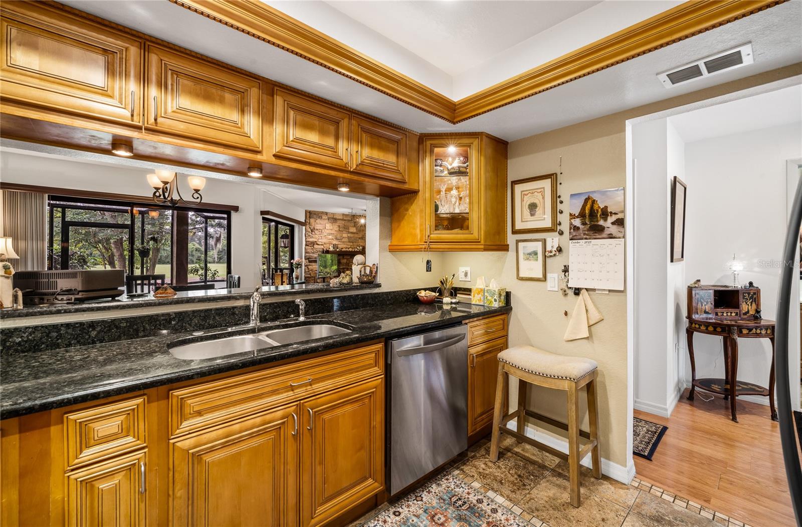 Image 13 of 54 For 1906 Saint Andrews Place