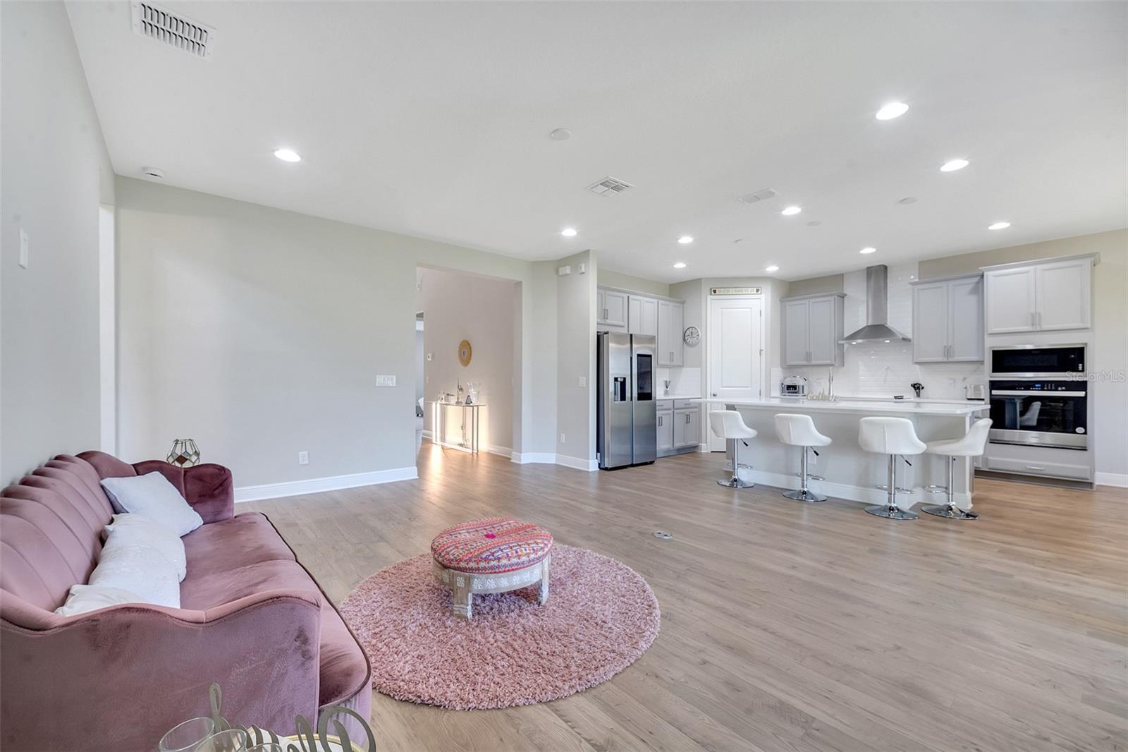 Image 11 of 32 For 18887 Rawson Street