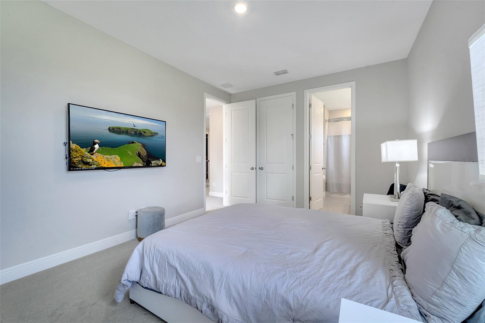 Image 21 of 32 For 18887 Rawson Street