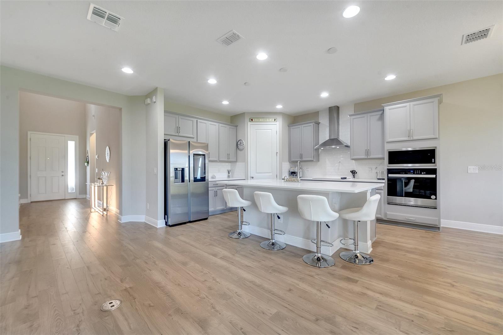 Image 4 of 32 For 18887 Rawson Street