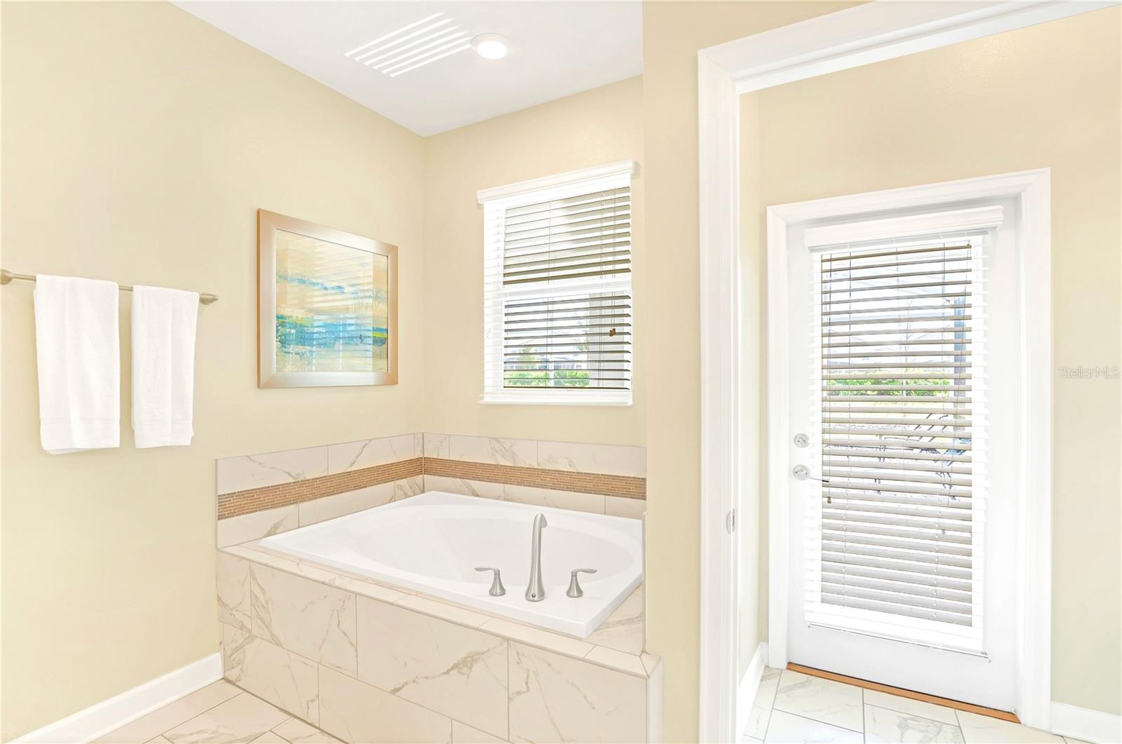 Image 13 of 31 For 1588 Maidstone Court