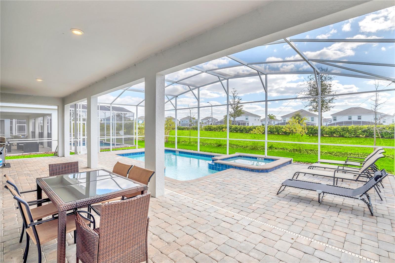 Image 29 of 31 For 1588 Maidstone Court