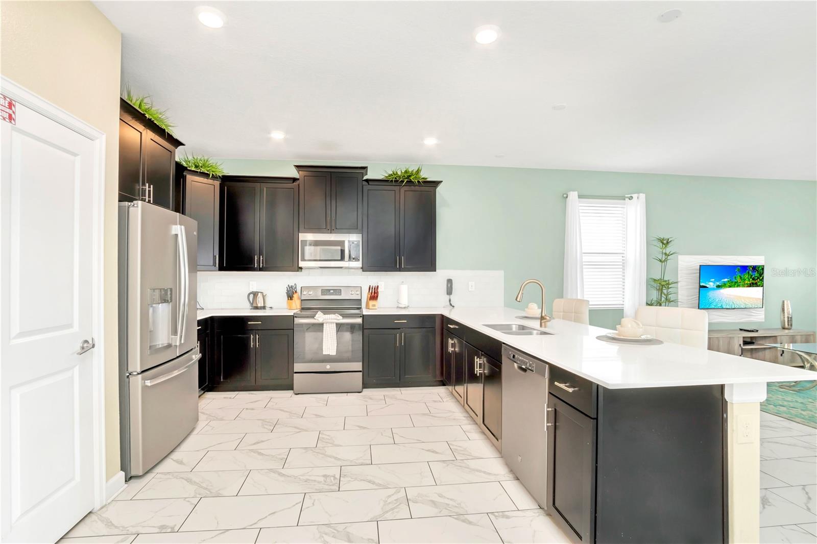 Image 3 of 31 For 1588 Maidstone Court