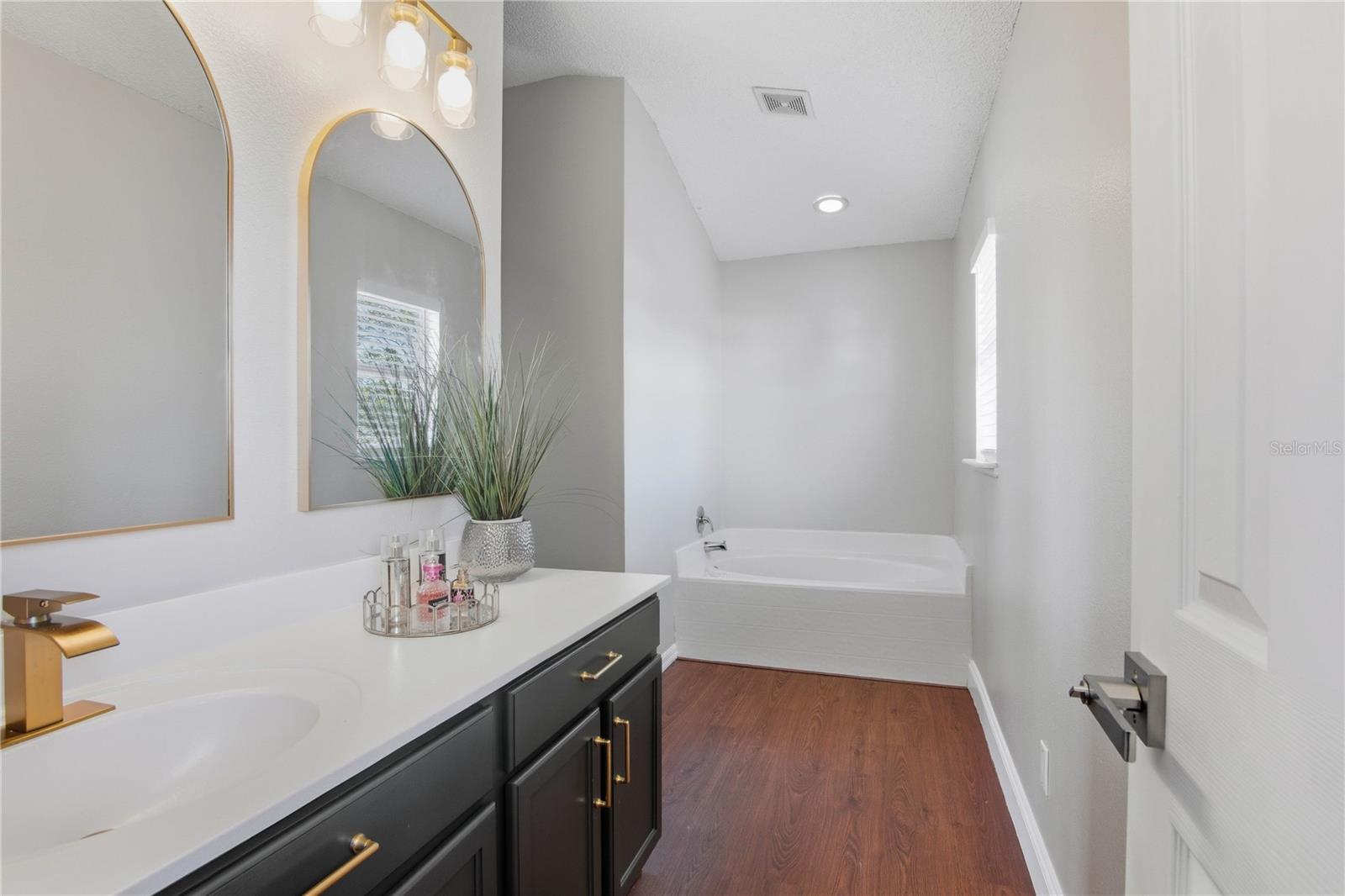 Image 24 of 30 For 11166 Laxton Street