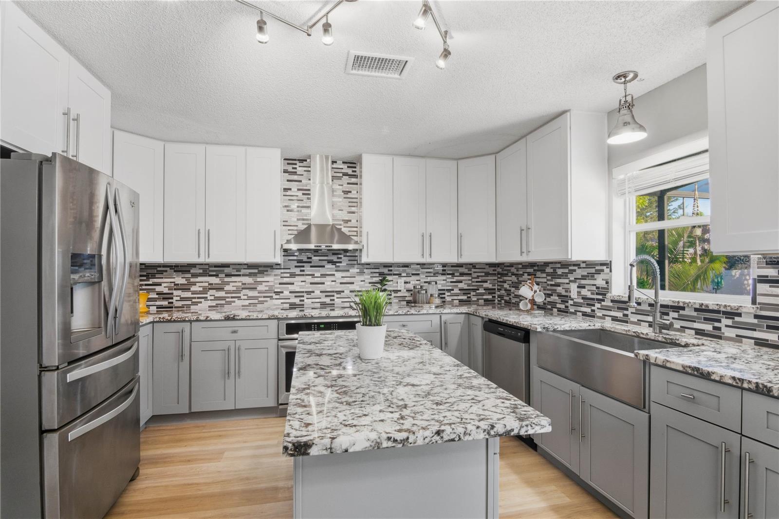 Image 5 of 30 For 11166 Laxton Street