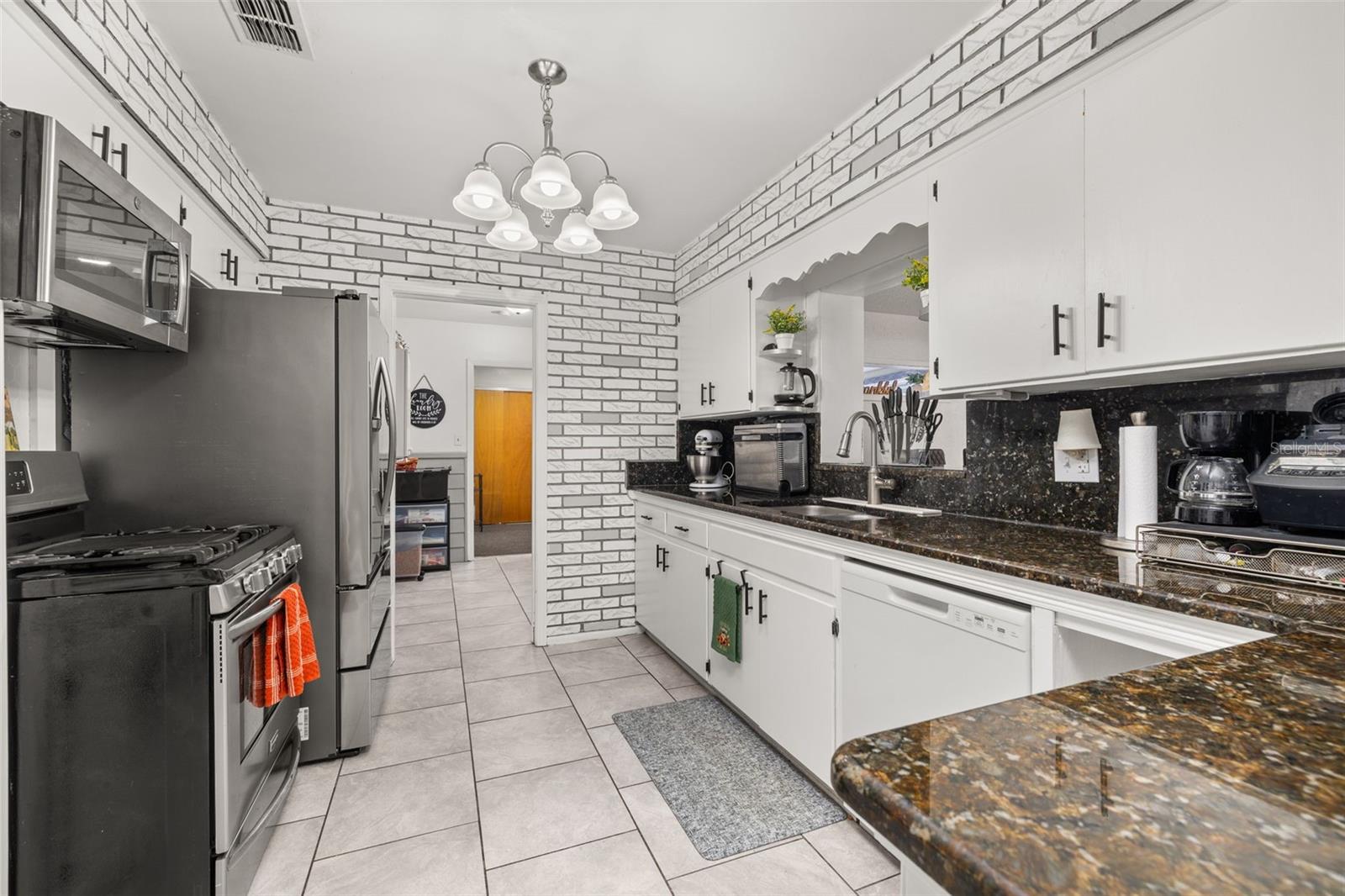 Image 12 of 85 For 1305 Wren Avenue