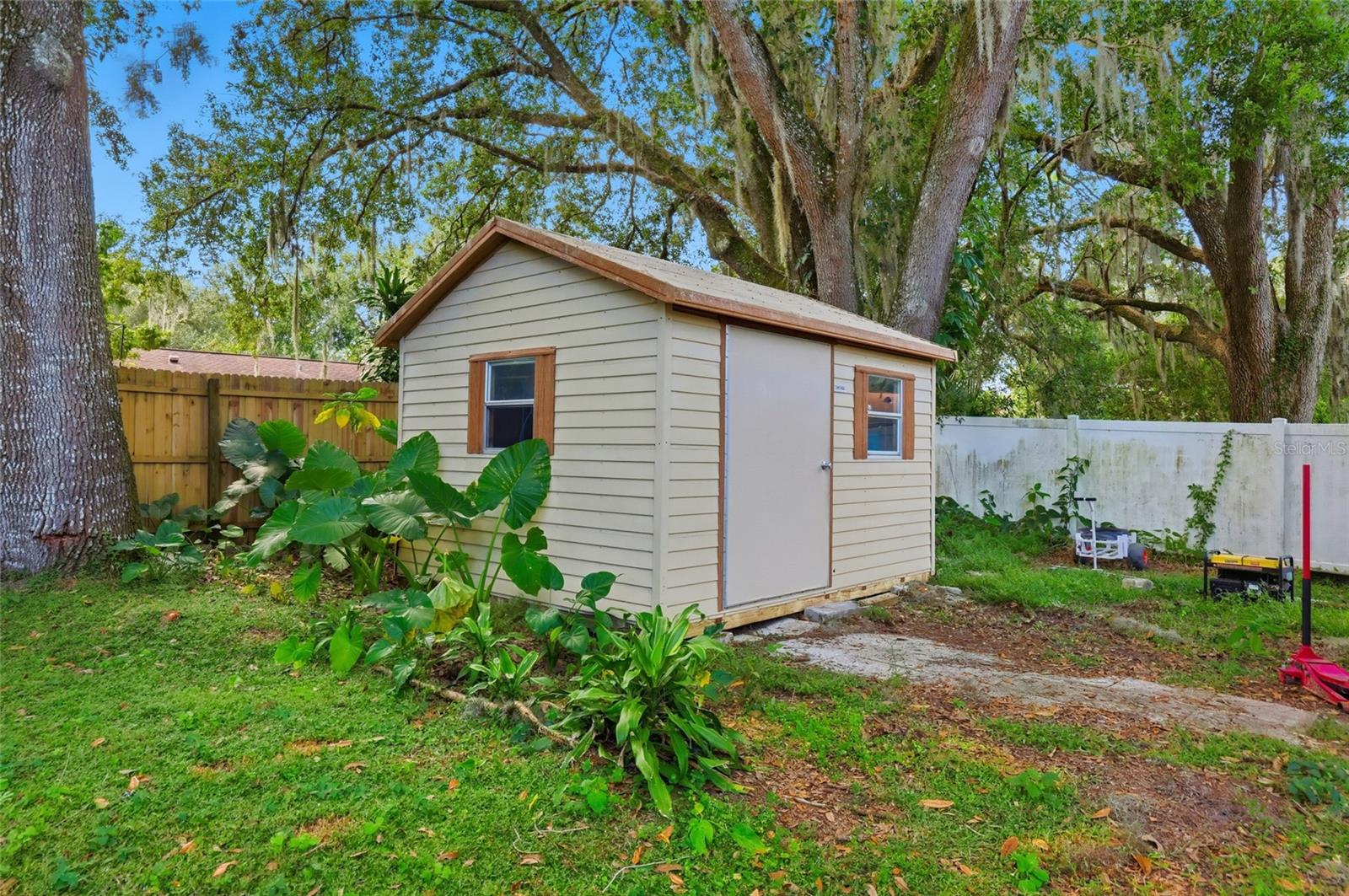 Image 41 of 46 For 898 Shed Street