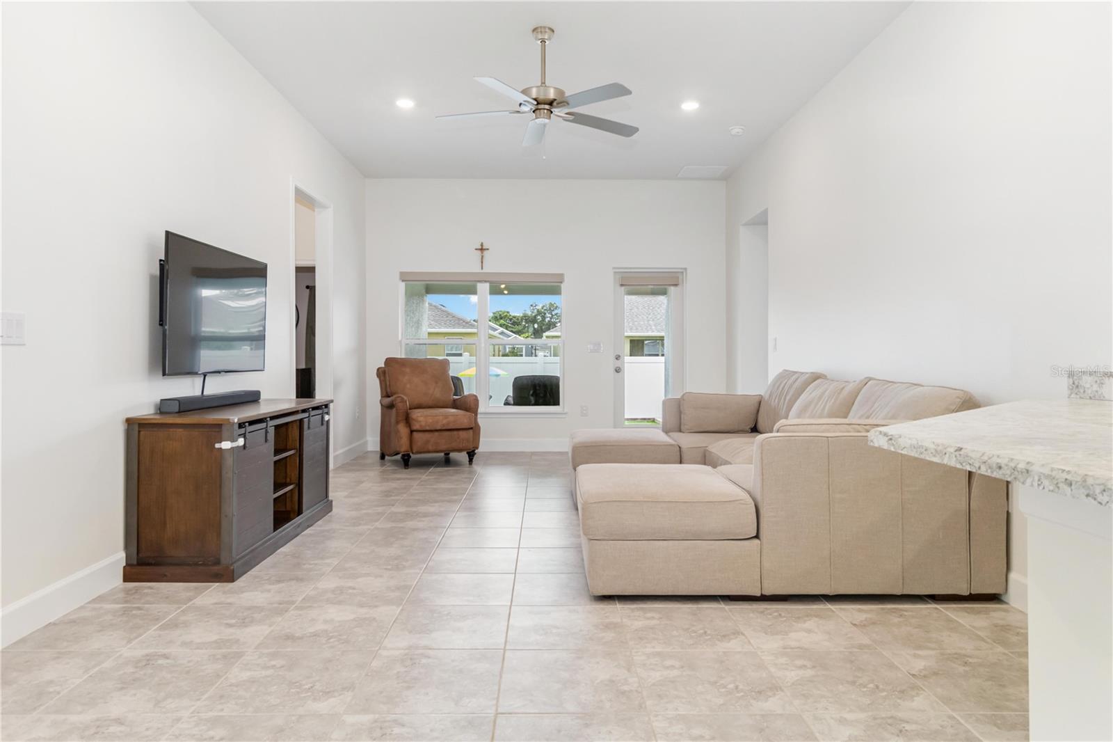 Image 11 of 44 For 745 Lantana Street