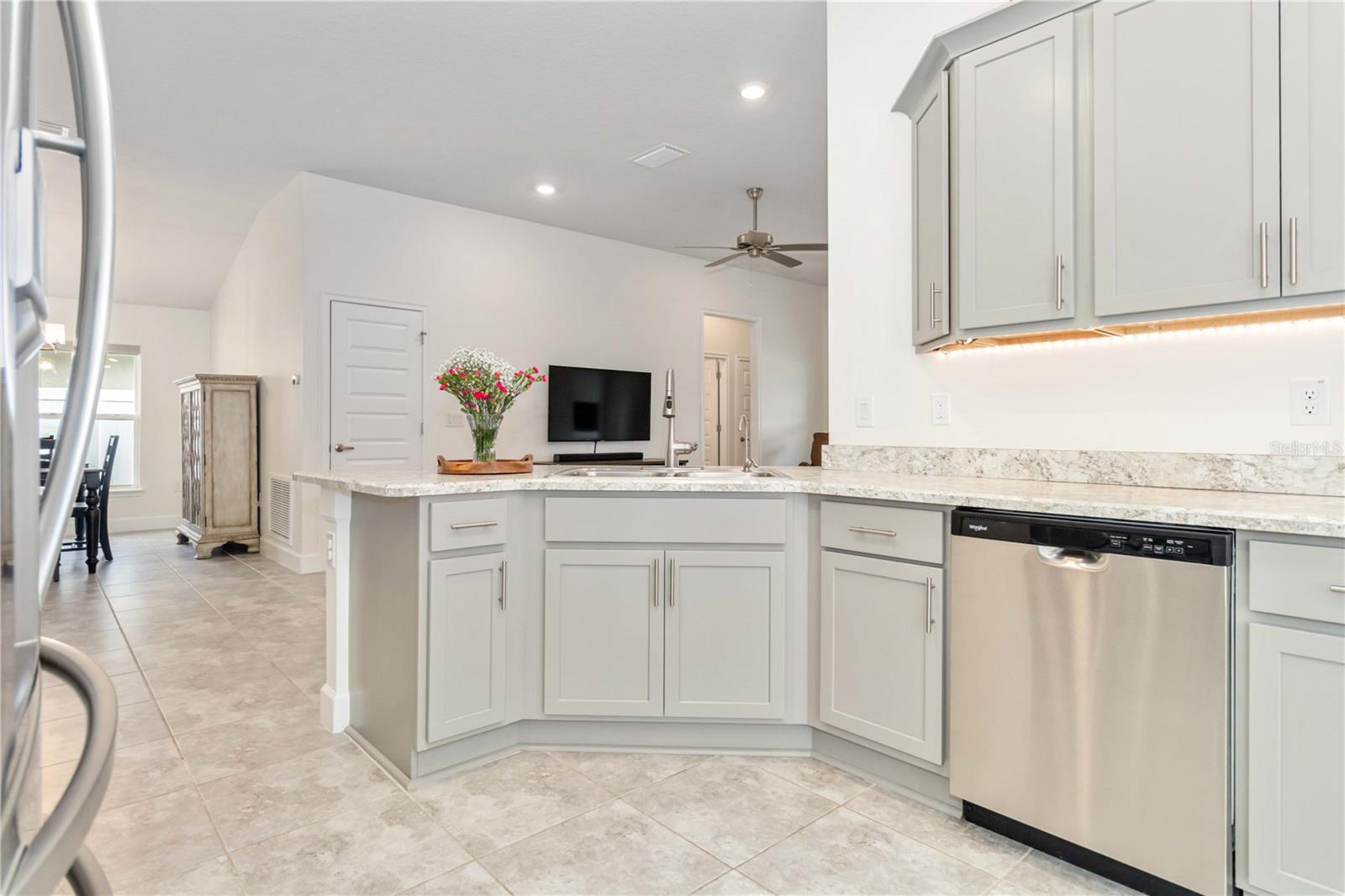 Image 19 of 44 For 745 Lantana Street
