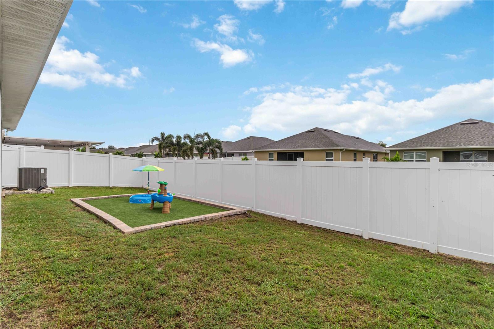 Image 41 of 44 For 745 Lantana Street