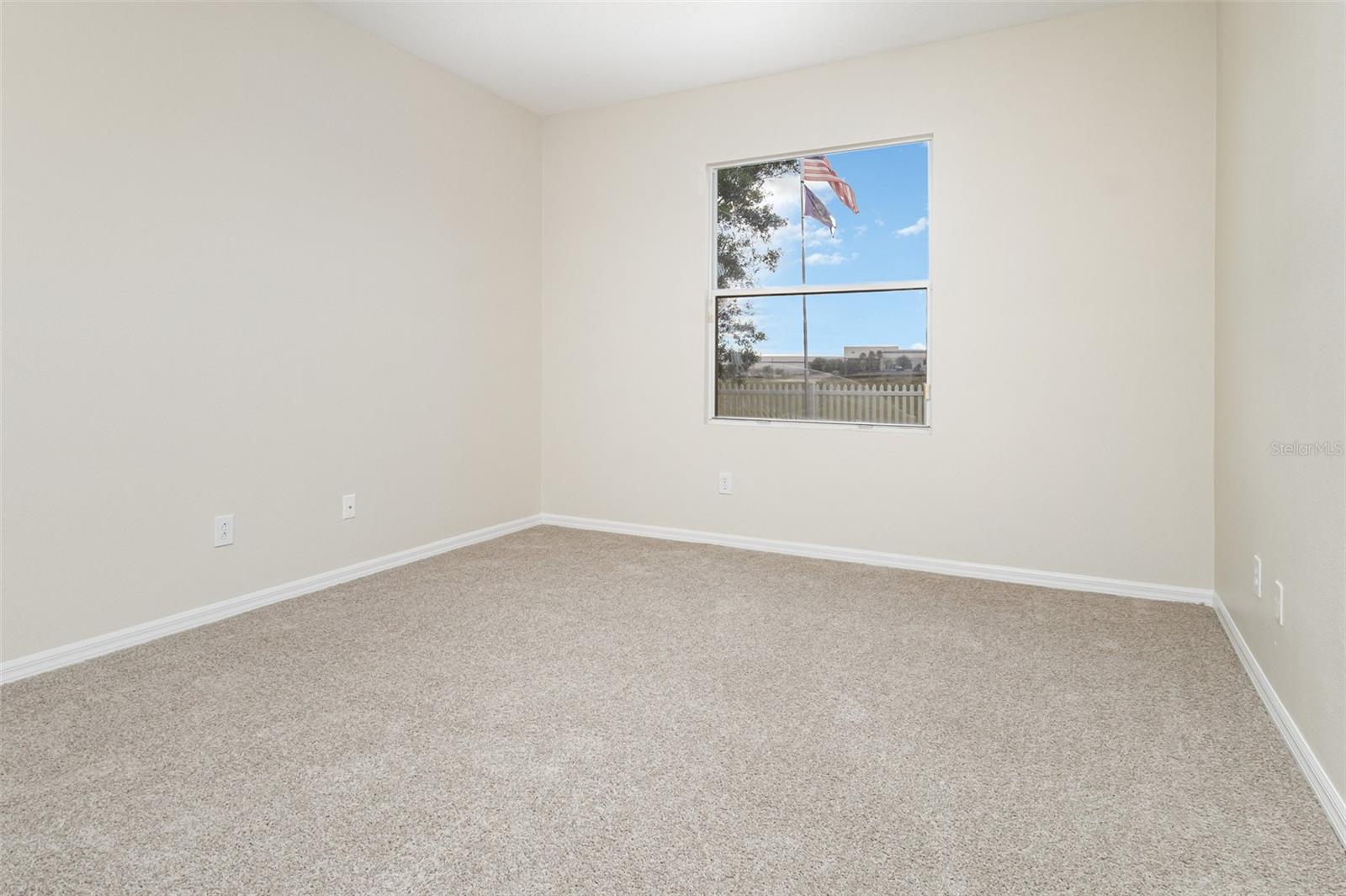 Image 19 of 31 For 213 Knollwood Drive