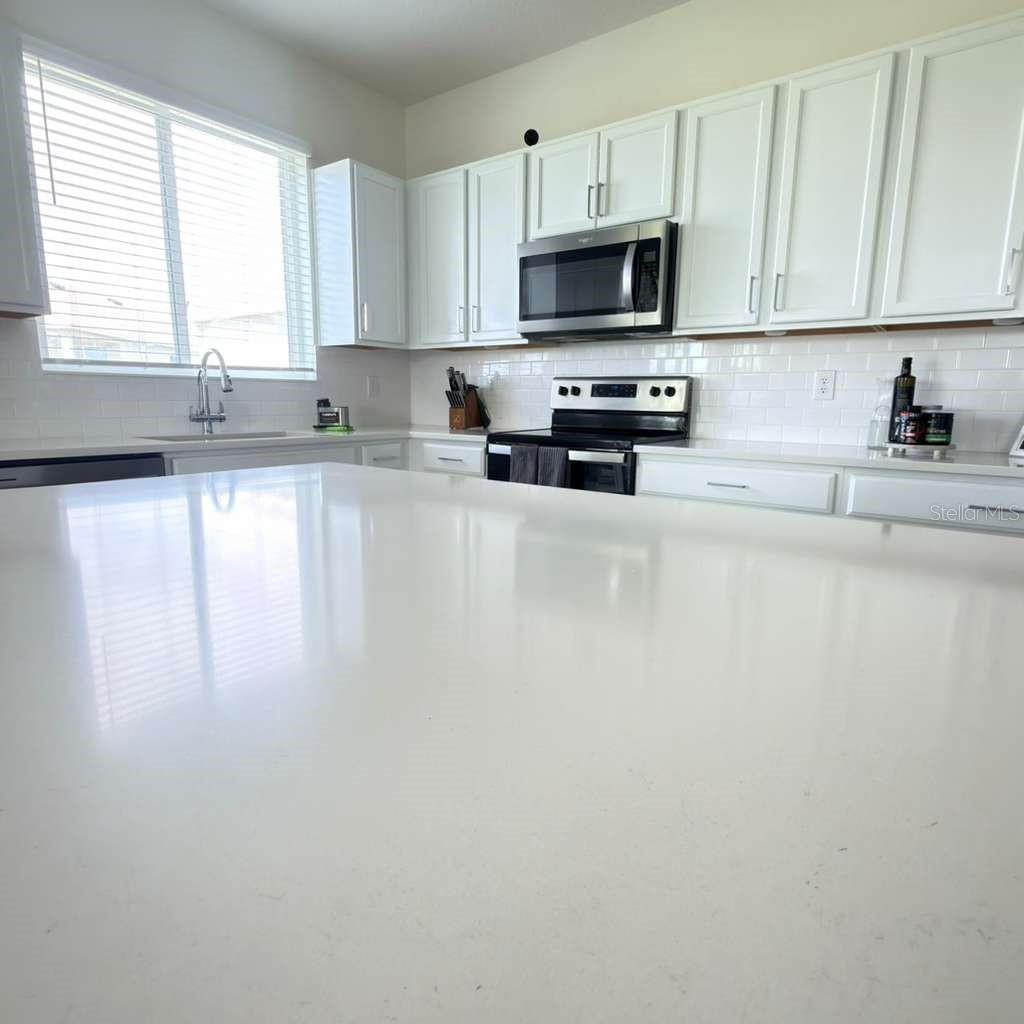 Image 11 of 29 For 850 Overpool Avenue