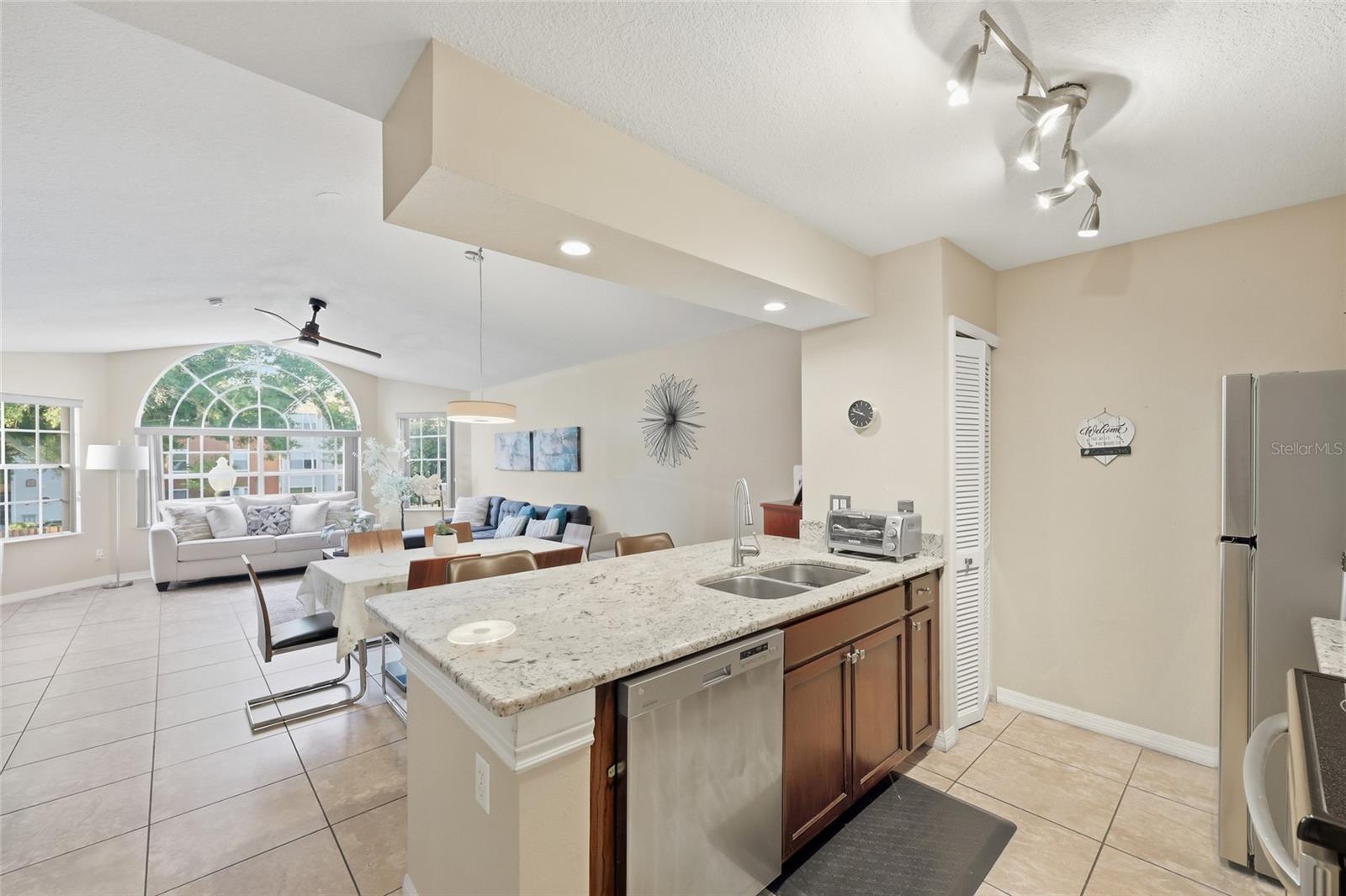 Image 14 of 30 For 8718 Rain Forest Place C