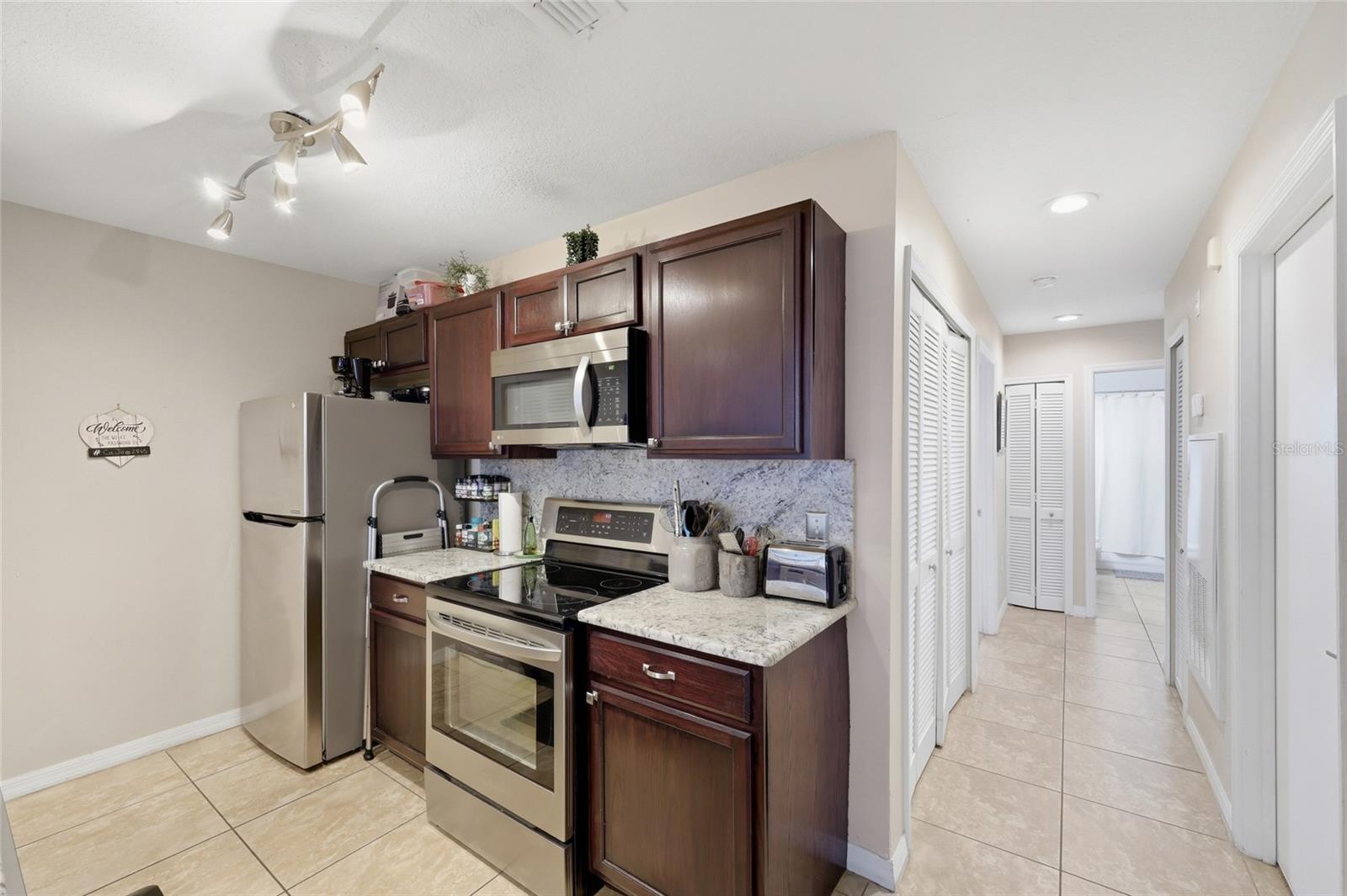 Image 16 of 30 For 8718 Rain Forest Place C