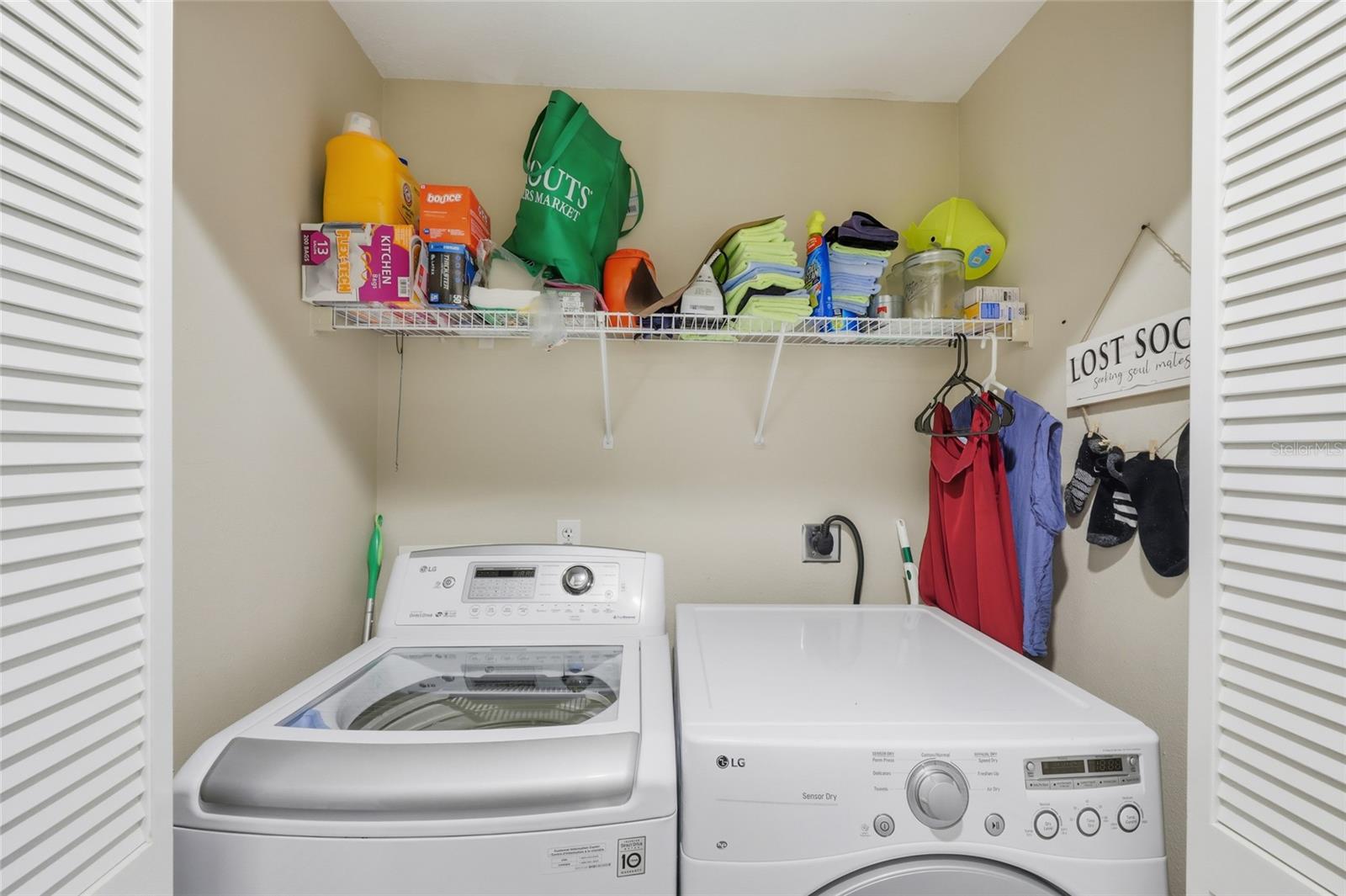 Image 25 of 30 For 8718 Rain Forest Place C