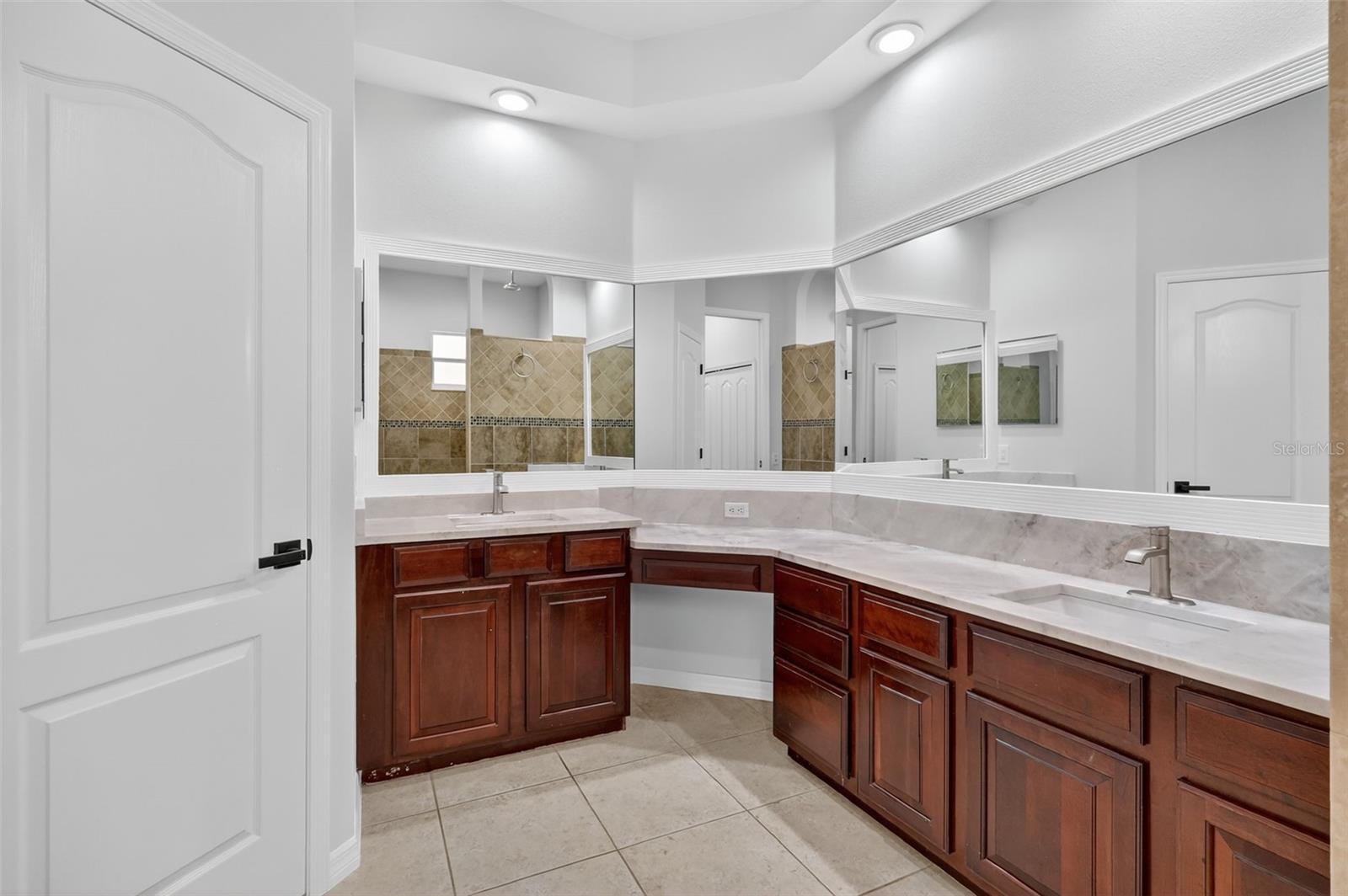Image 22 of 47 For 10207 Deercliff Drive