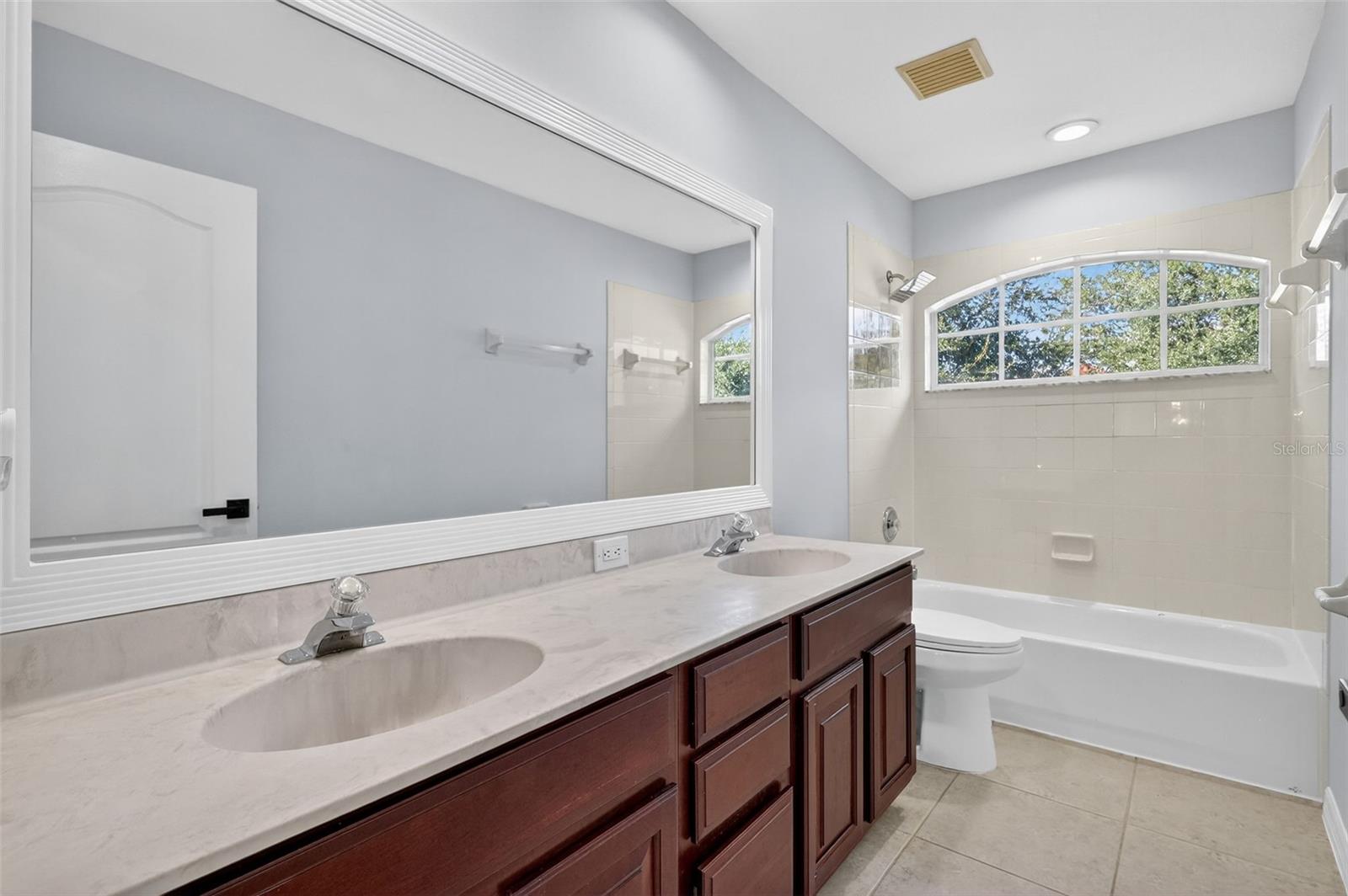 Image 31 of 47 For 10207 Deercliff Drive