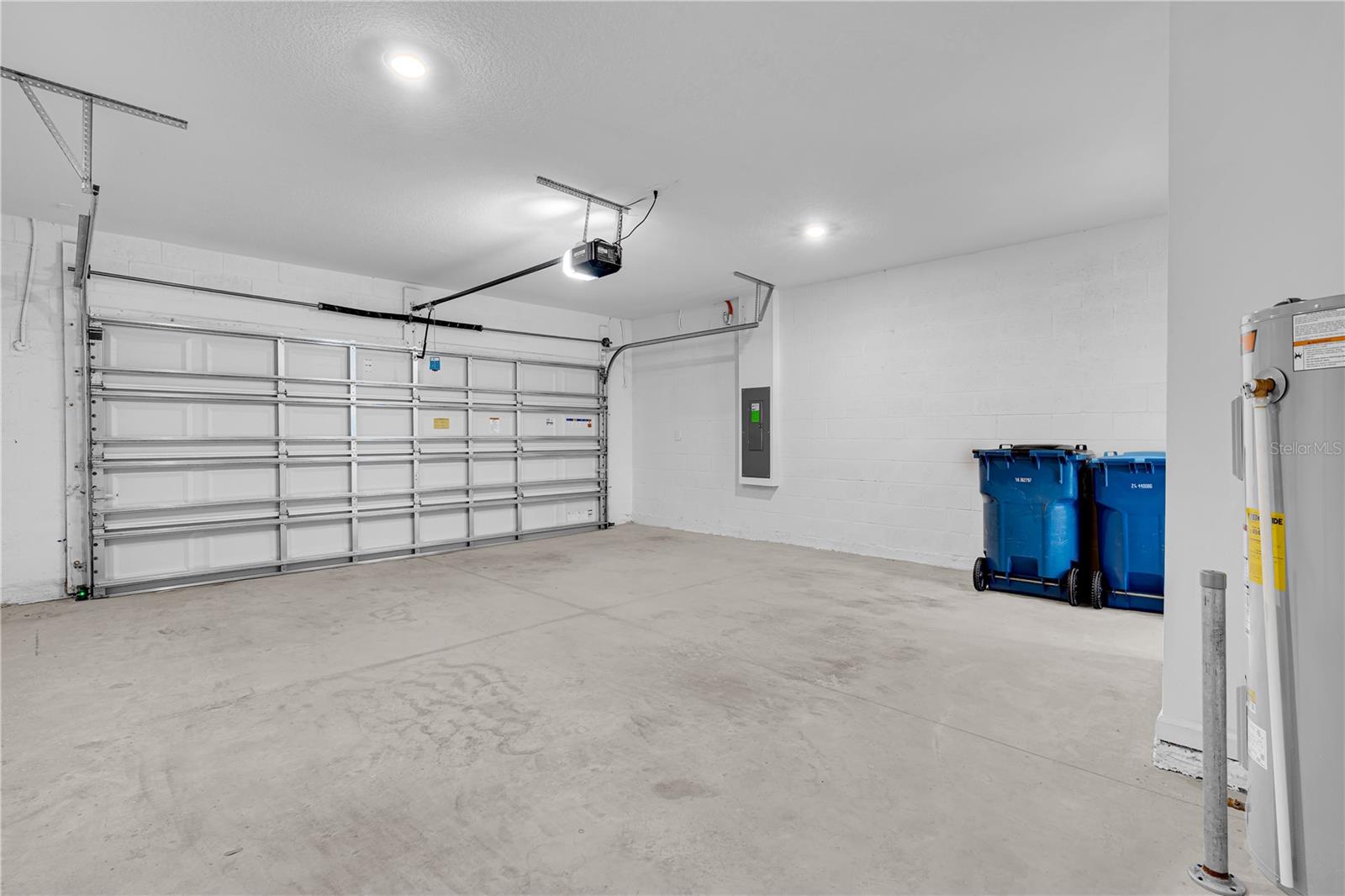 Image 4 of 19 For 1021 Waterfall Boulevard